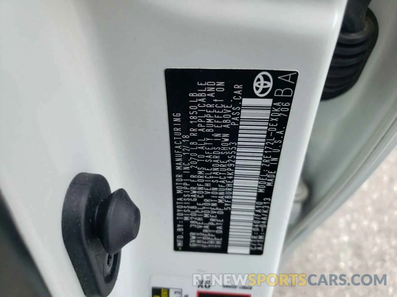 10 Photograph of a damaged car 5YFBURHE4KP925553 TOYOTA COROLLA 2019
