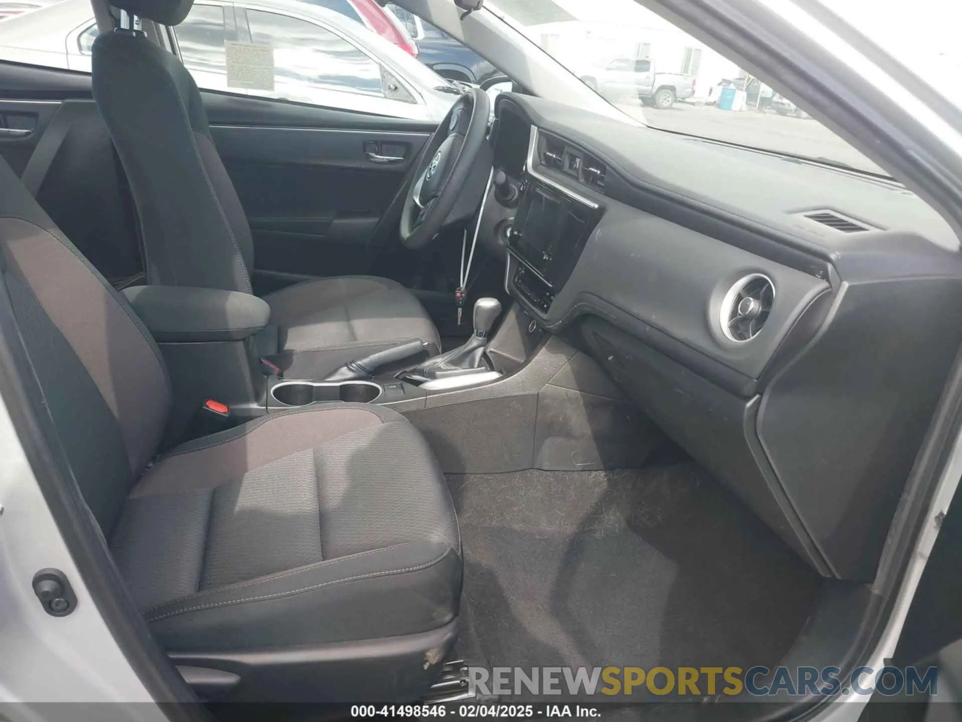 5 Photograph of a damaged car 5YFBURHE4KP926752 TOYOTA COROLLA 2019