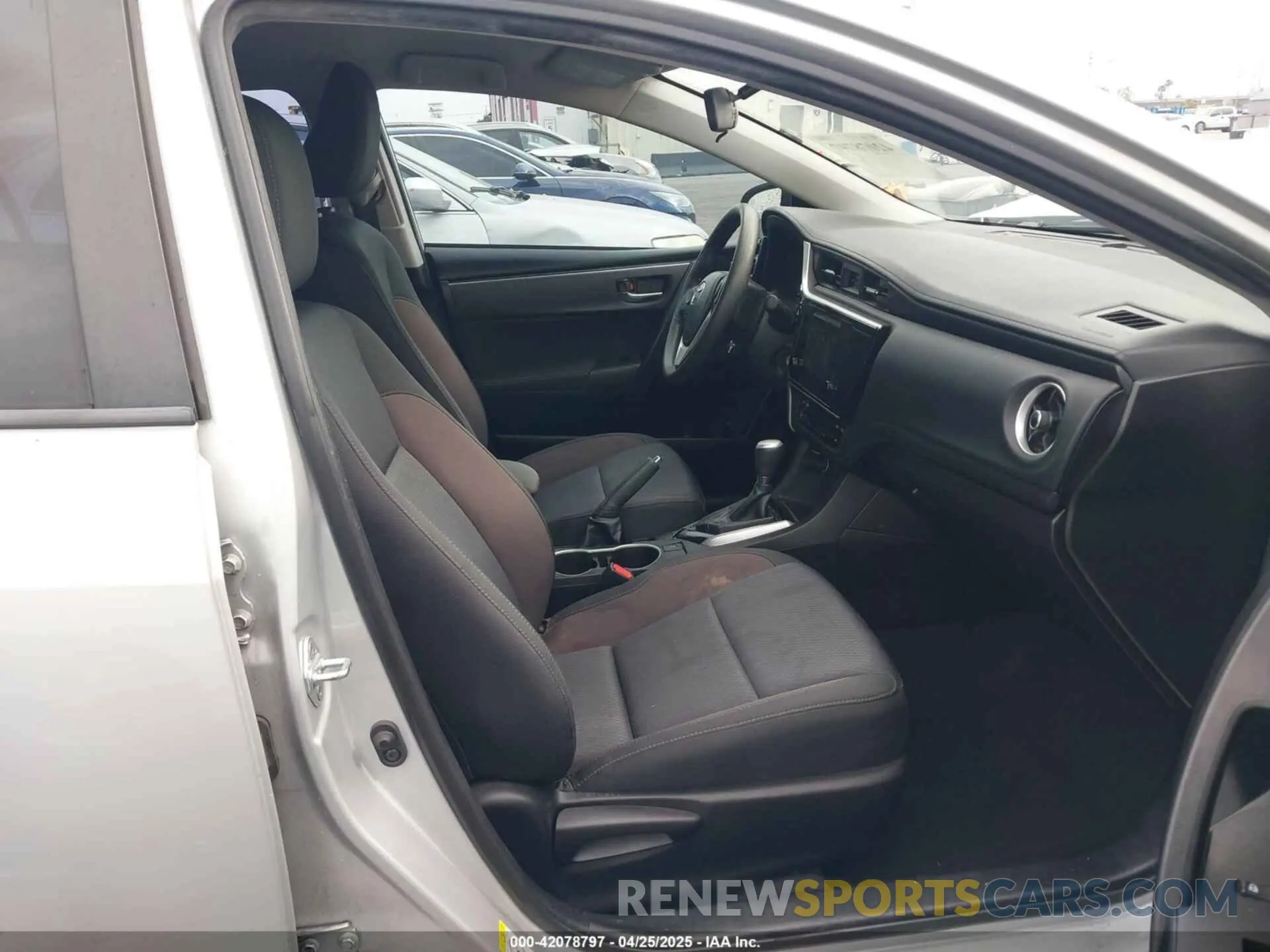 5 Photograph of a damaged car 5YFBURHE4KP929909 TOYOTA COROLLA 2019