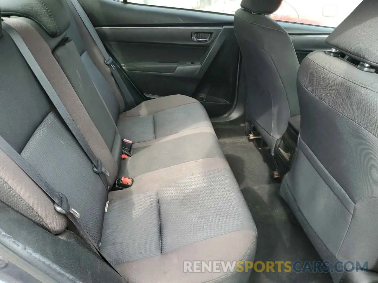 10 Photograph of a damaged car 5YFBURHE4KP934799 TOYOTA COROLLA 2019