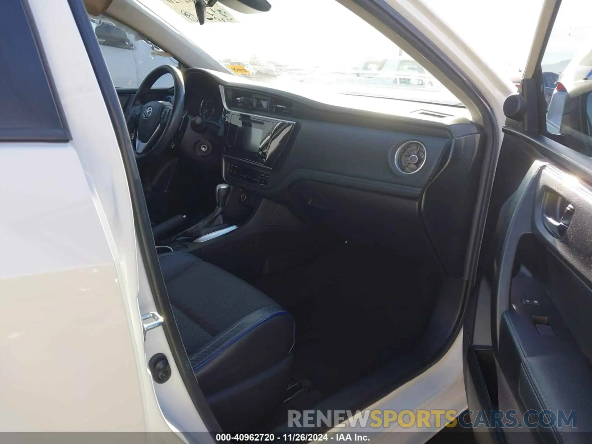 5 Photograph of a damaged car 5YFBURHE5KP863628 TOYOTA COROLLA 2019