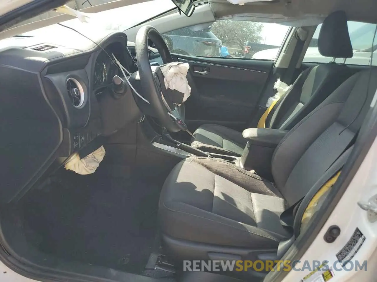 7 Photograph of a damaged car 5YFBURHE5KP868411 TOYOTA COROLLA 2019