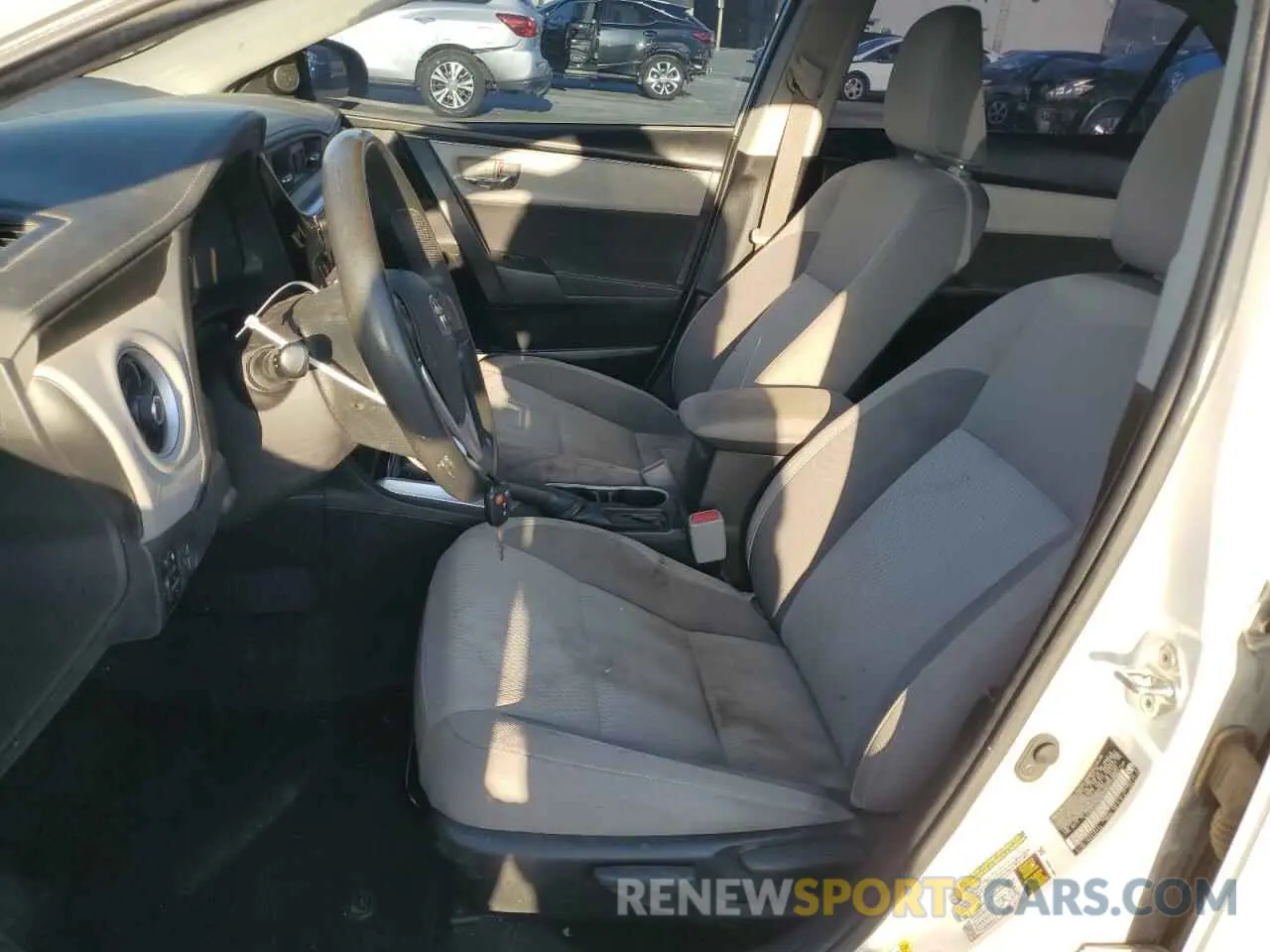 7 Photograph of a damaged car 5YFBURHE5KP871521 TOYOTA COROLLA 2019