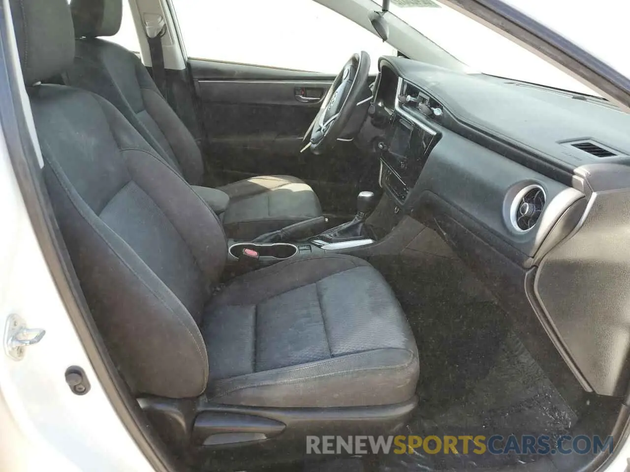 5 Photograph of a damaged car 5YFBURHE5KP887346 TOYOTA COROLLA 2019
