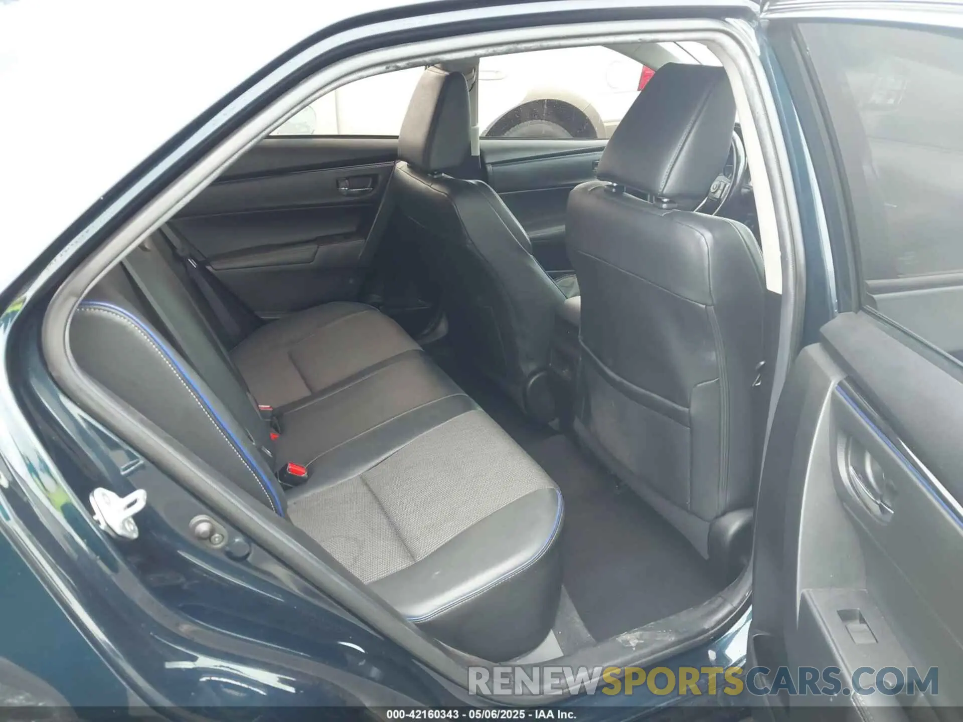 8 Photograph of a damaged car 5YFBURHE5KP890375 TOYOTA COROLLA 2019