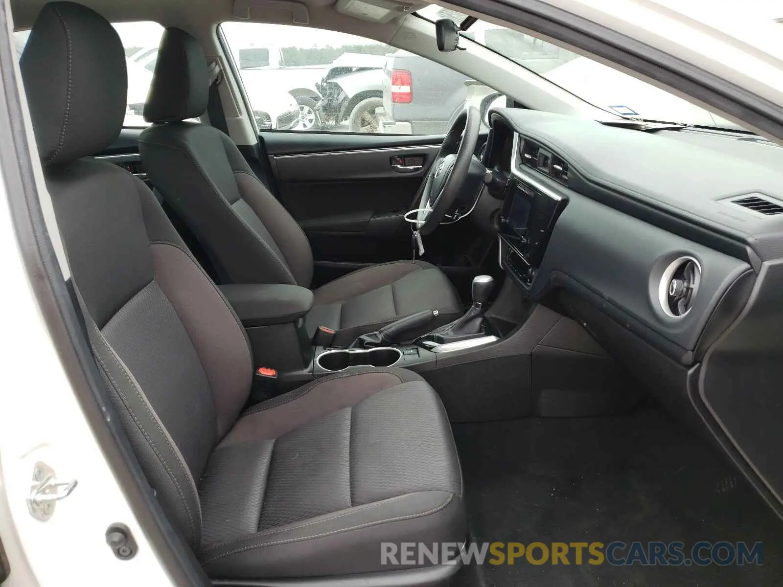 5 Photograph of a damaged car 5YFBURHE5KP898136 TOYOTA COROLLA 2019