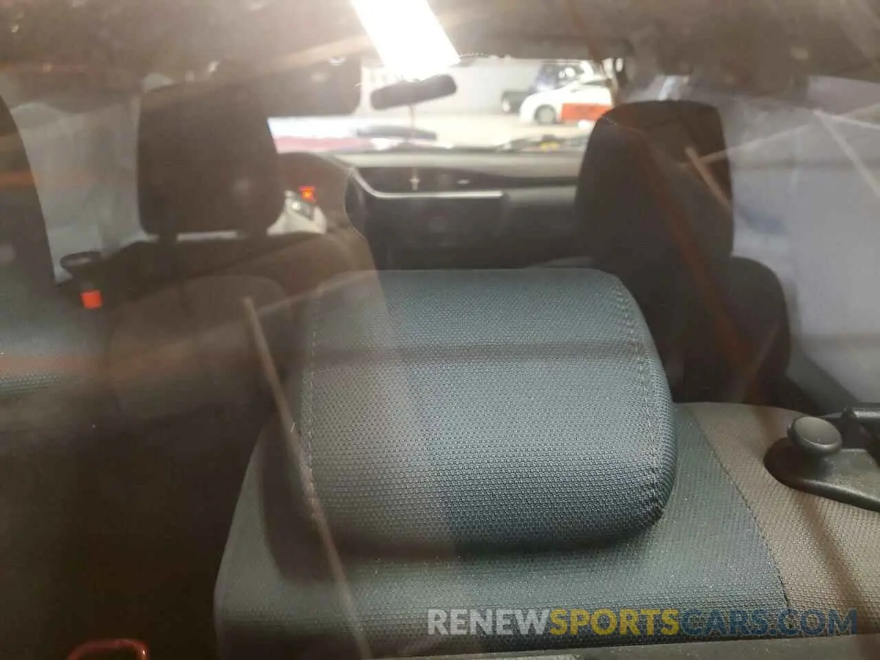 8 Photograph of a damaged car 5YFBURHE5KP906137 TOYOTA COROLLA 2019