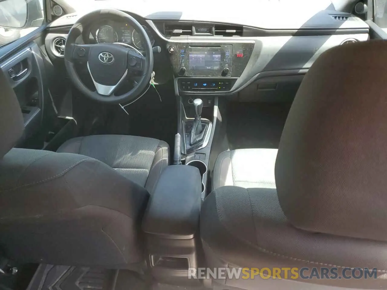 8 Photograph of a damaged car 5YFBURHE5KP912486 TOYOTA COROLLA 2019