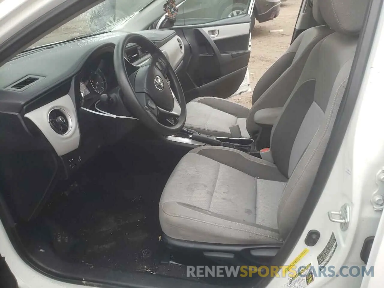 7 Photograph of a damaged car 5YFBURHE5KP913928 TOYOTA COROLLA 2019