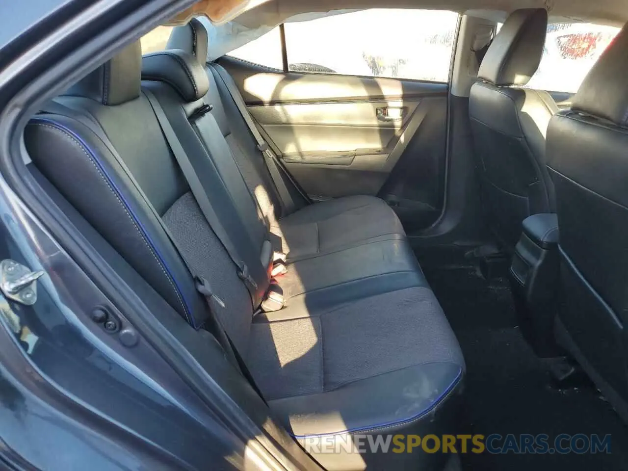 10 Photograph of a damaged car 5YFBURHE5KP916778 TOYOTA COROLLA 2019