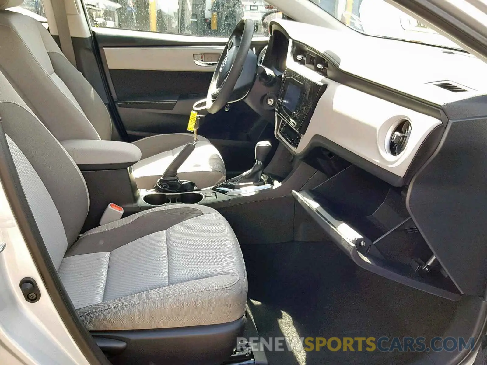 5 Photograph of a damaged car 5YFBURHE5KP929563 TOYOTA COROLLA 2019