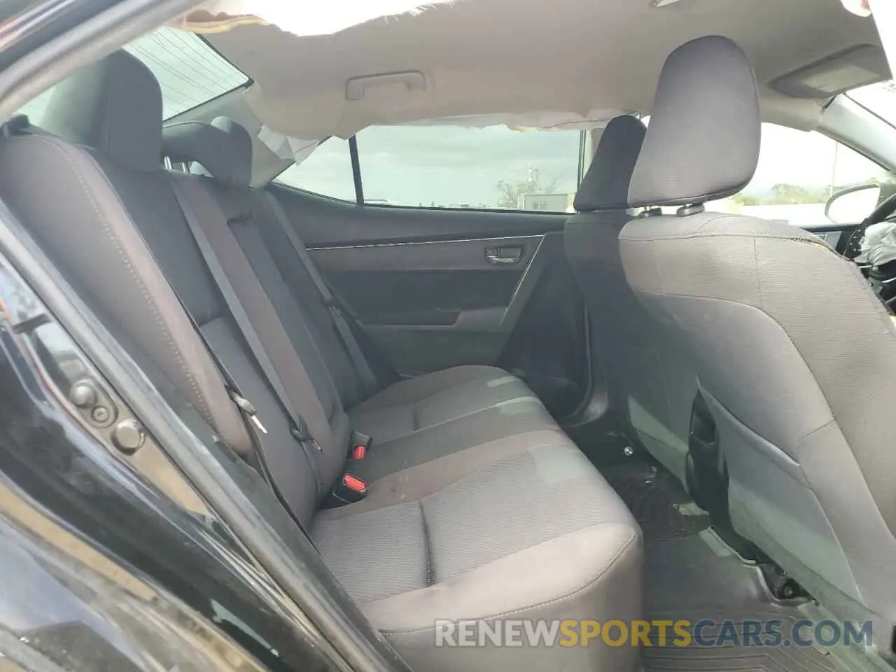 10 Photograph of a damaged car 5YFBURHE5KP940465 TOYOTA COROLLA 2019