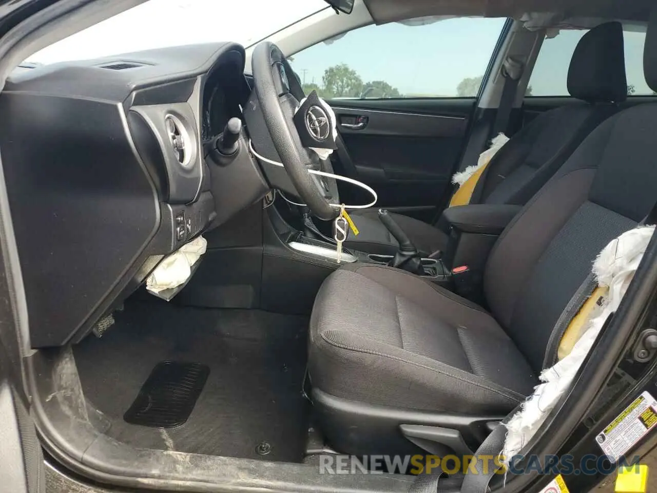 7 Photograph of a damaged car 5YFBURHE5KP940465 TOYOTA COROLLA 2019