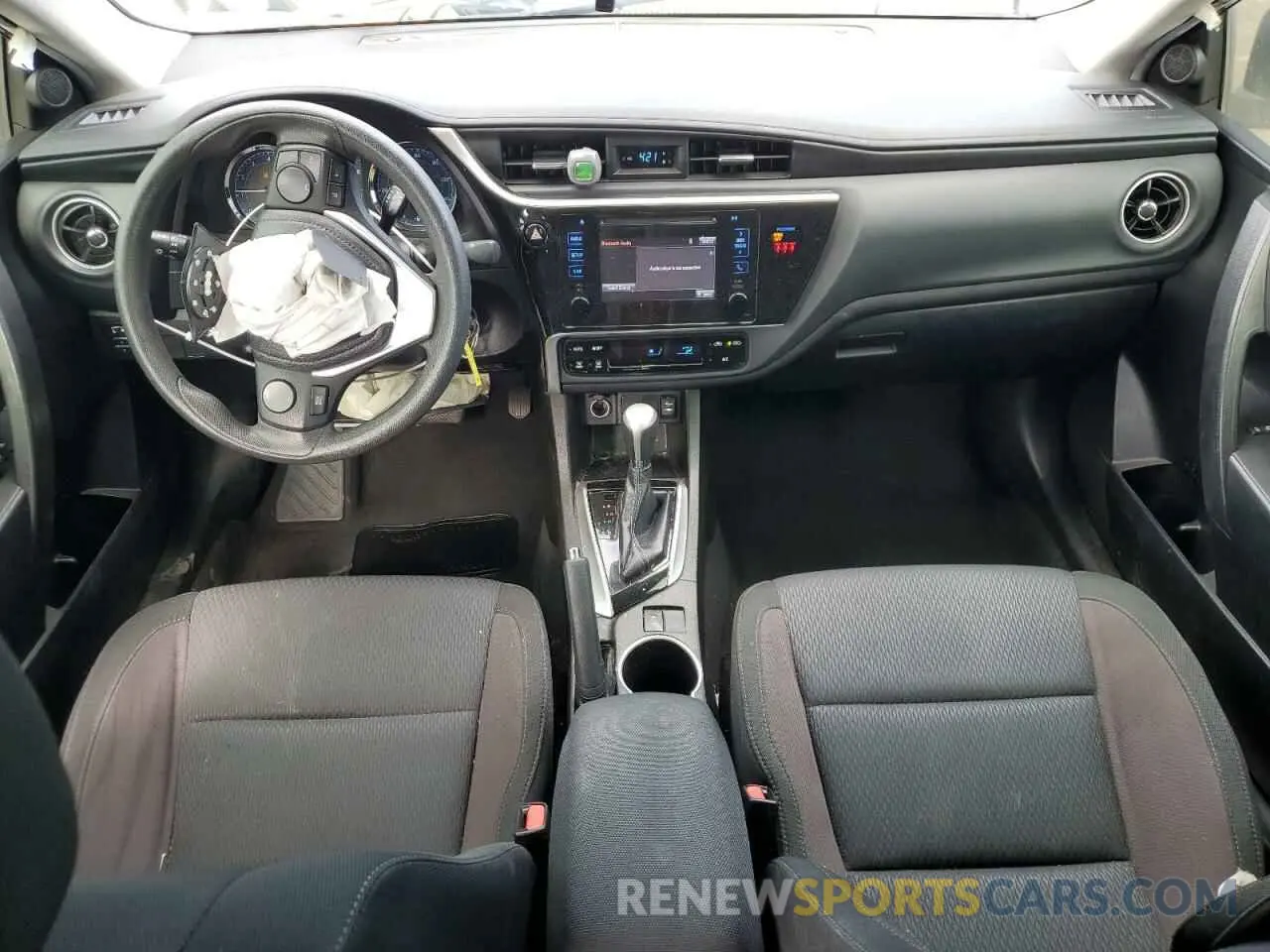 8 Photograph of a damaged car 5YFBURHE5KP940465 TOYOTA COROLLA 2019