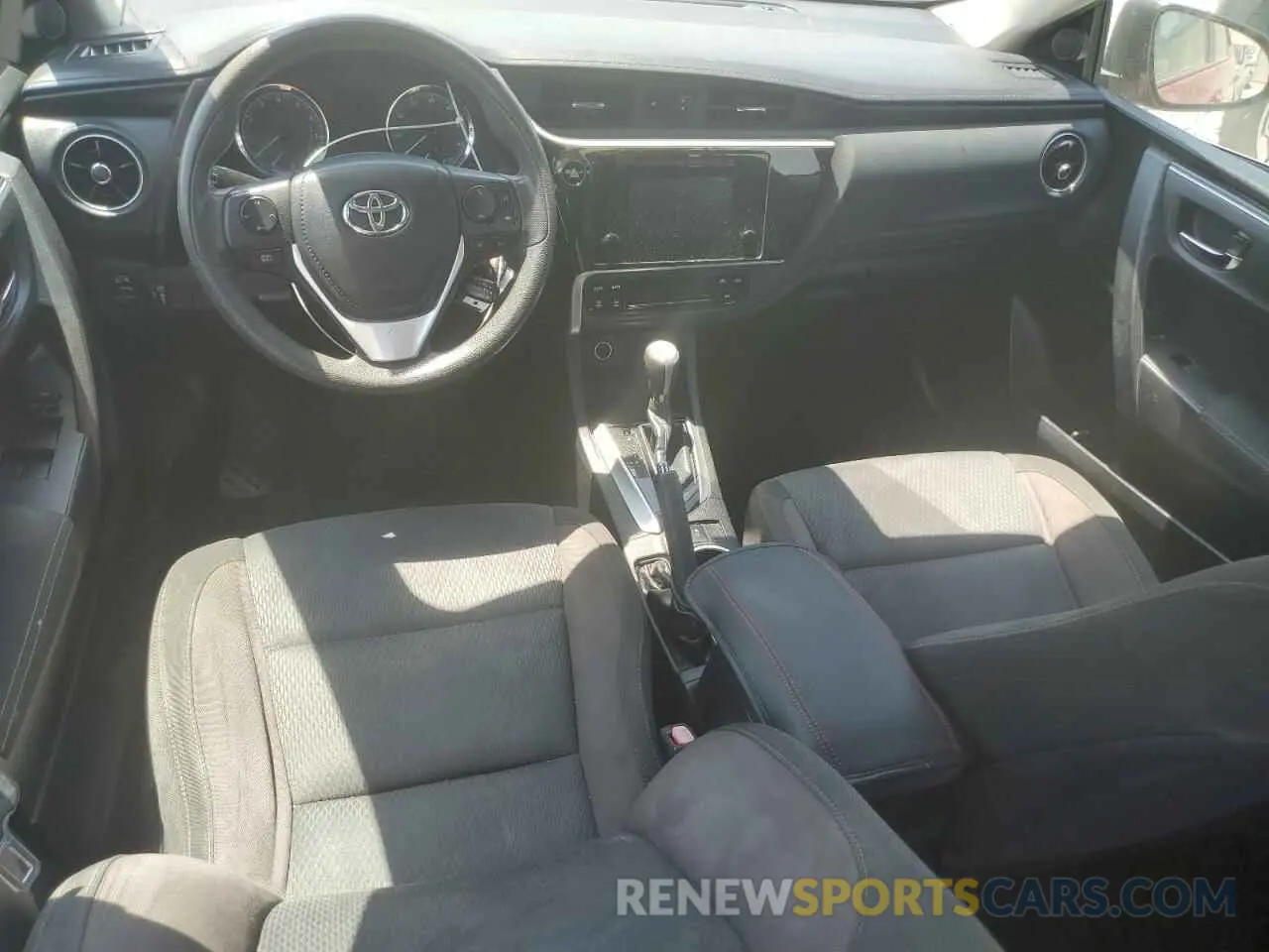 8 Photograph of a damaged car 5YFBURHE5KP940644 TOYOTA COROLLA 2019