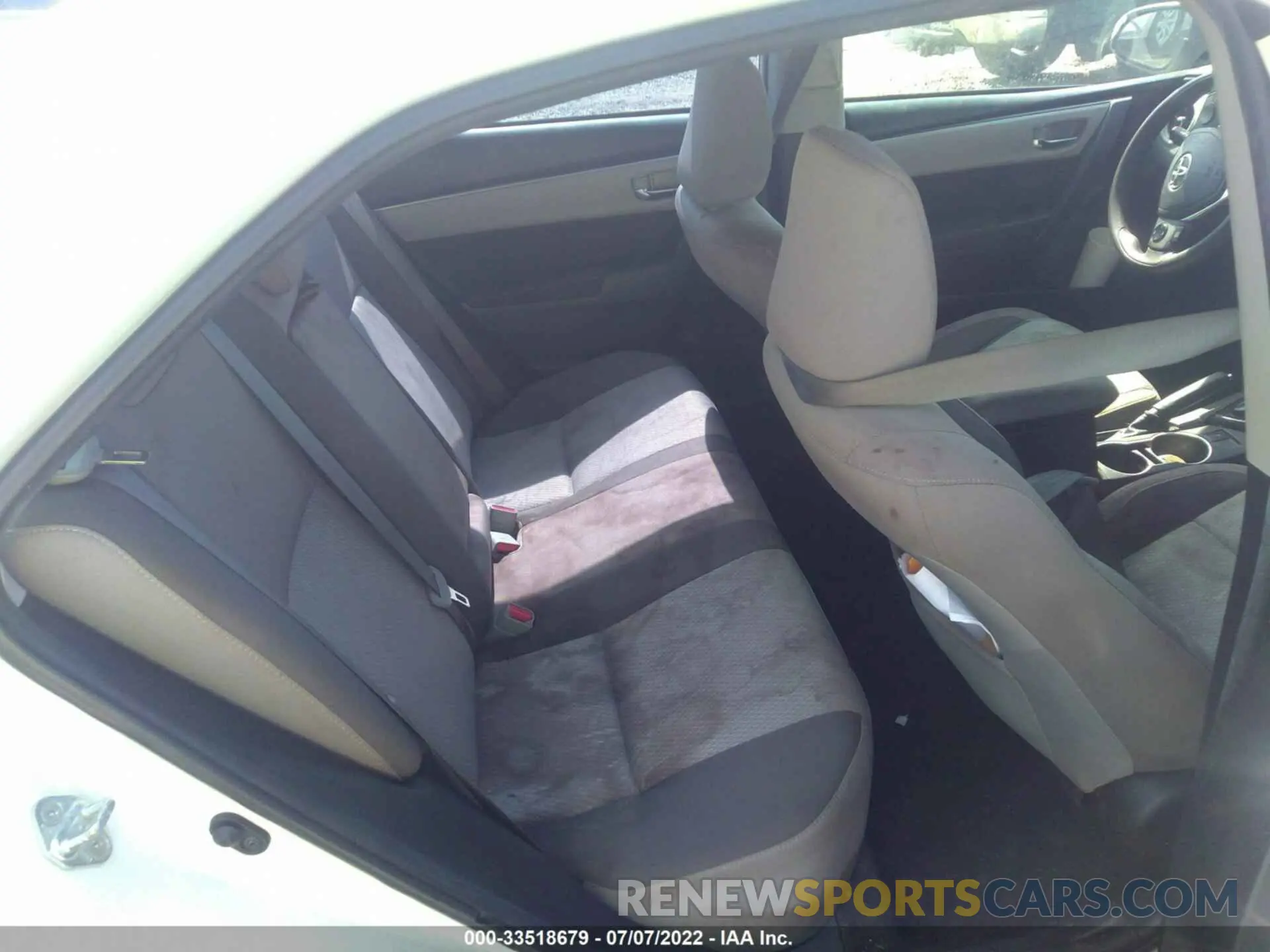 8 Photograph of a damaged car 5YFBURHE5KP944029 TOYOTA COROLLA 2019
