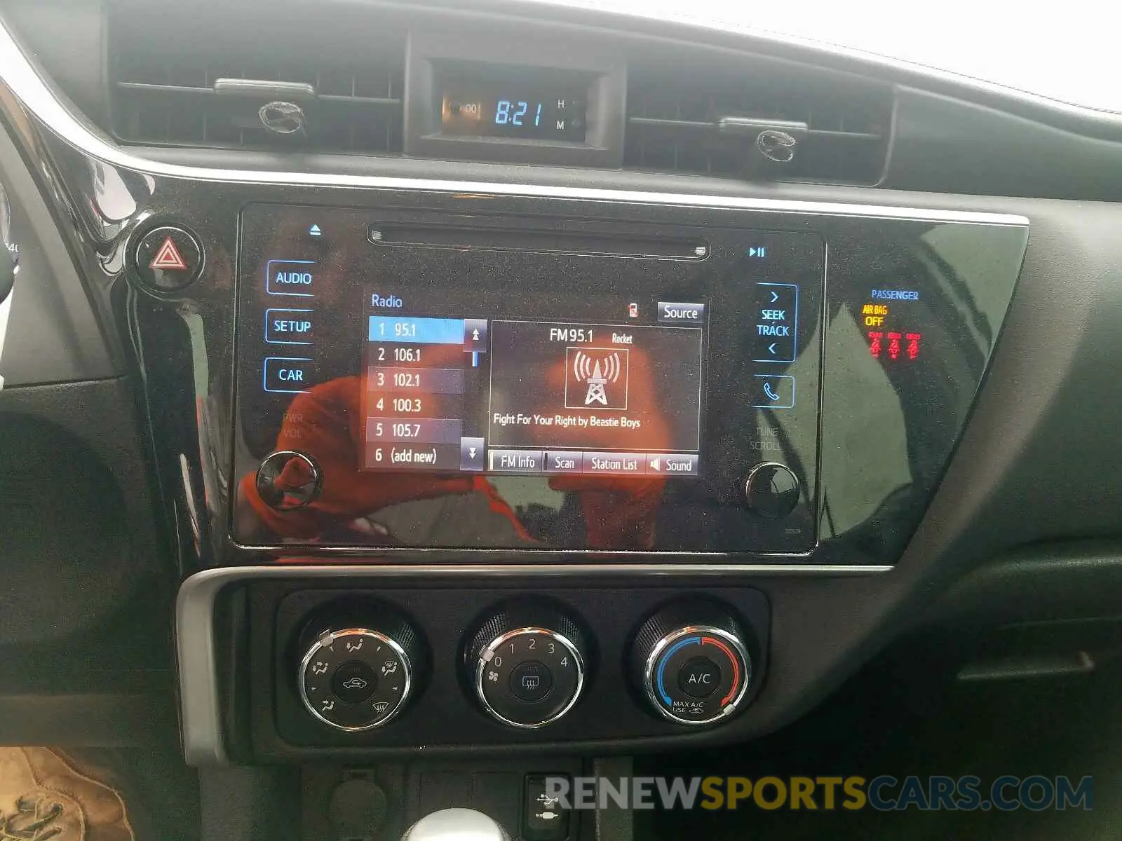 9 Photograph of a damaged car 5YFBURHE5KP944788 TOYOTA COROLLA 2019