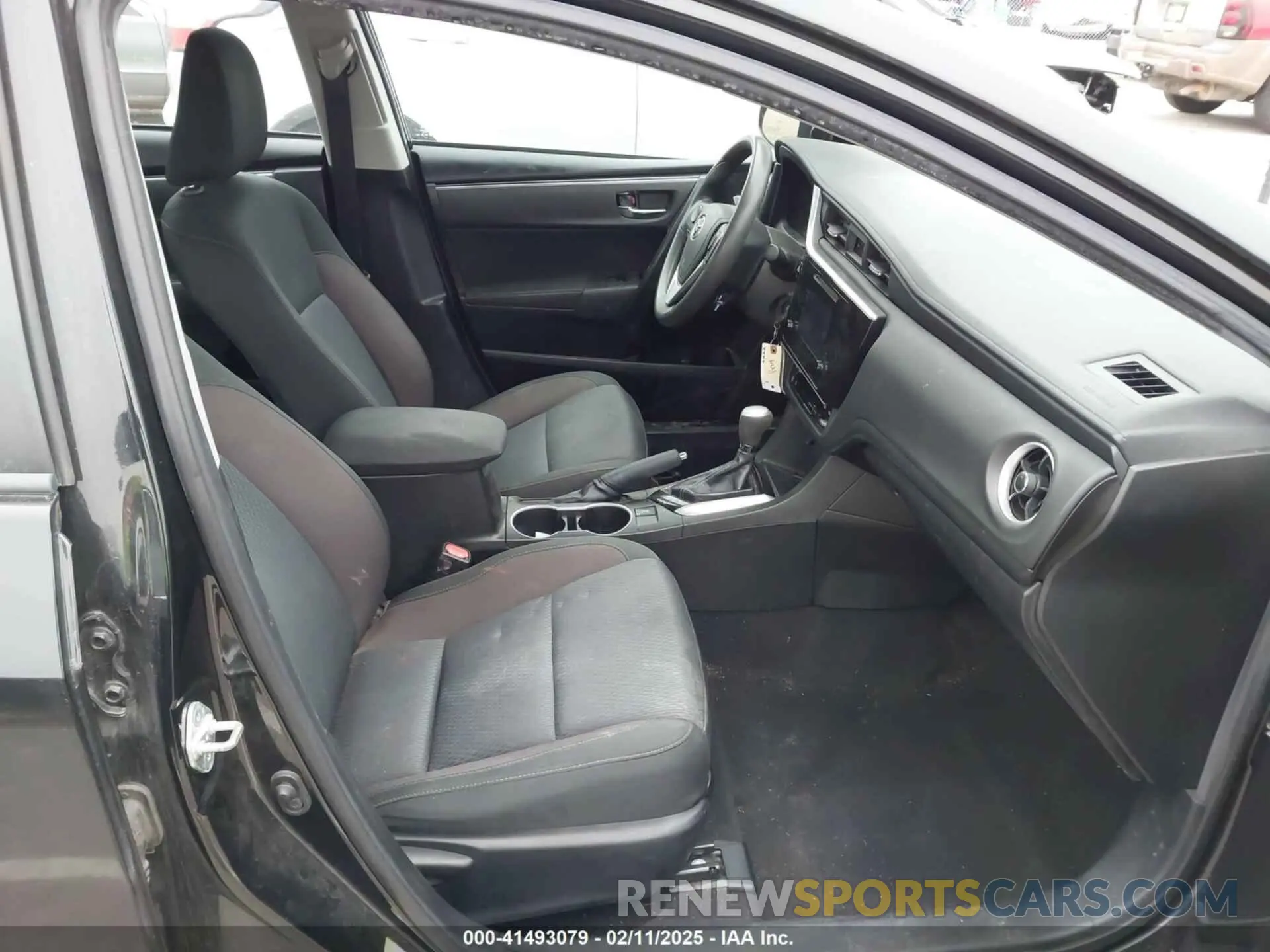 5 Photograph of a damaged car 5YFBURHE5KP945925 TOYOTA COROLLA 2019