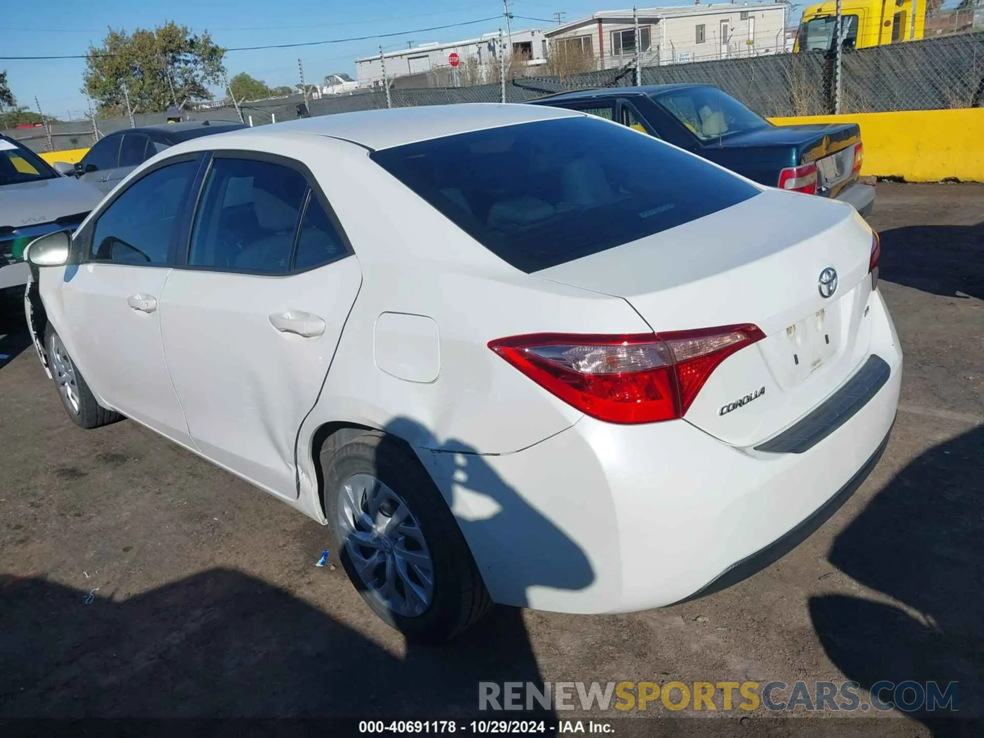 3 Фотография поврежденного автомобиля 5YFBURHE5KP946167 TOYOTA COROLLA 2019