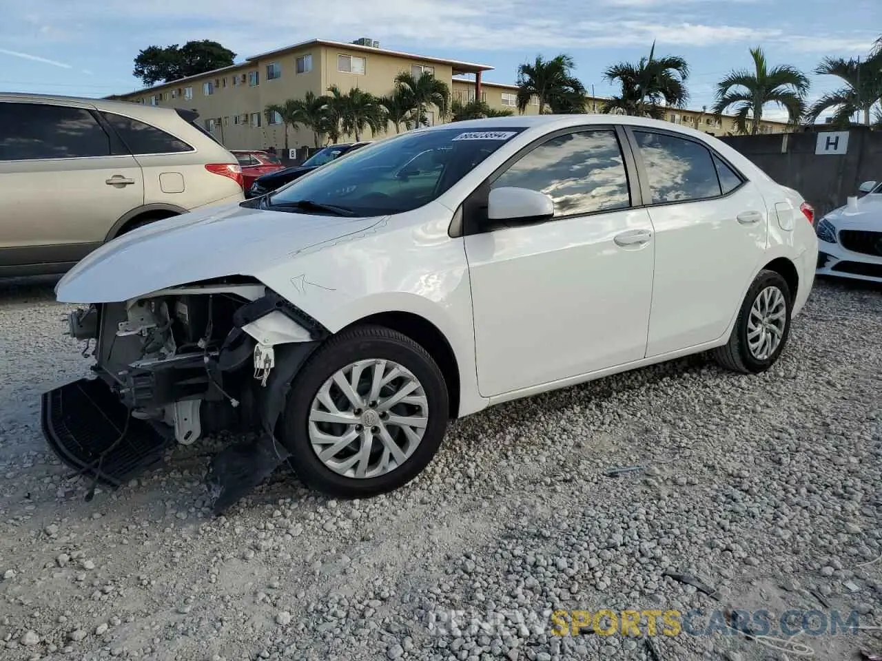 1 Фотография поврежденного автомобиля 5YFBURHE5KP947366 TOYOTA COROLLA 2019