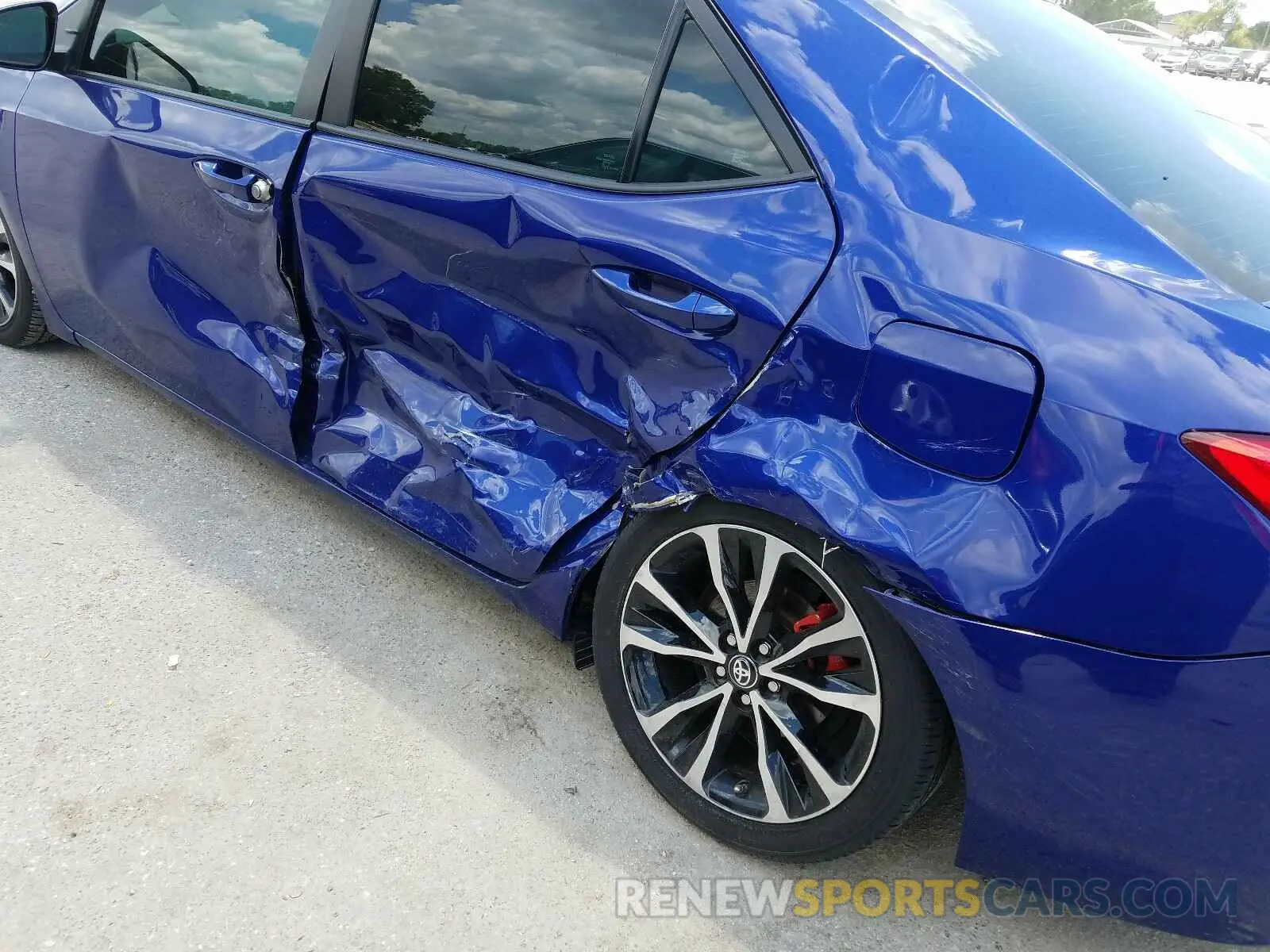 9 Photograph of a damaged car 5YFBURHE6KP863914 TOYOTA COROLLA 2019