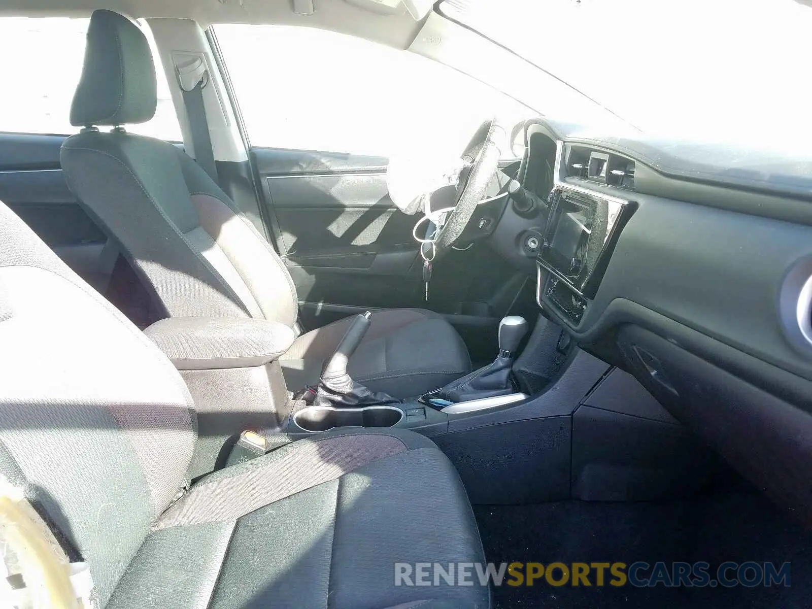 5 Photograph of a damaged car 5YFBURHE6KP871415 TOYOTA COROLLA 2019