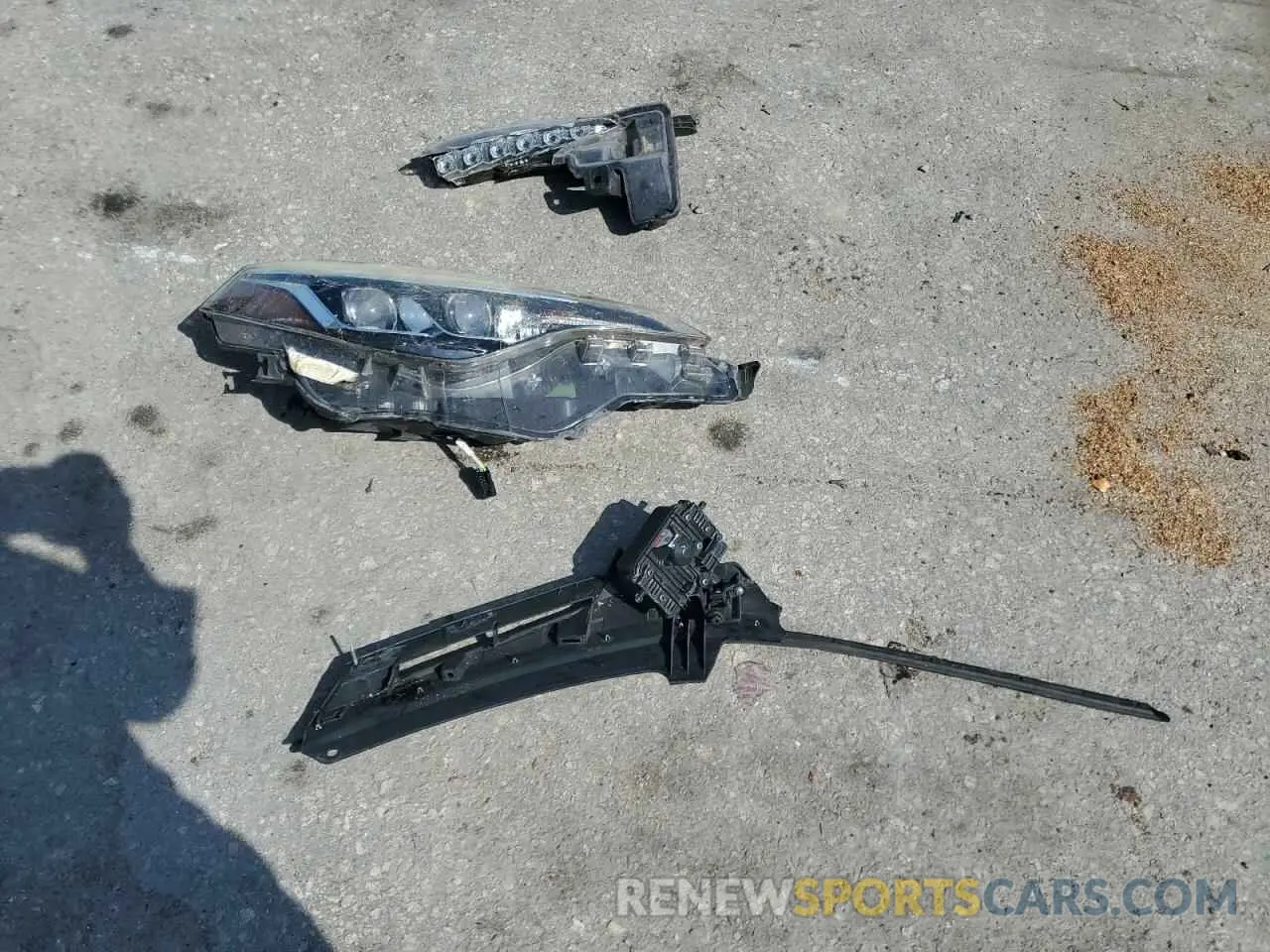 12 Photograph of a damaged car 5YFBURHE6KP897996 TOYOTA COROLLA 2019