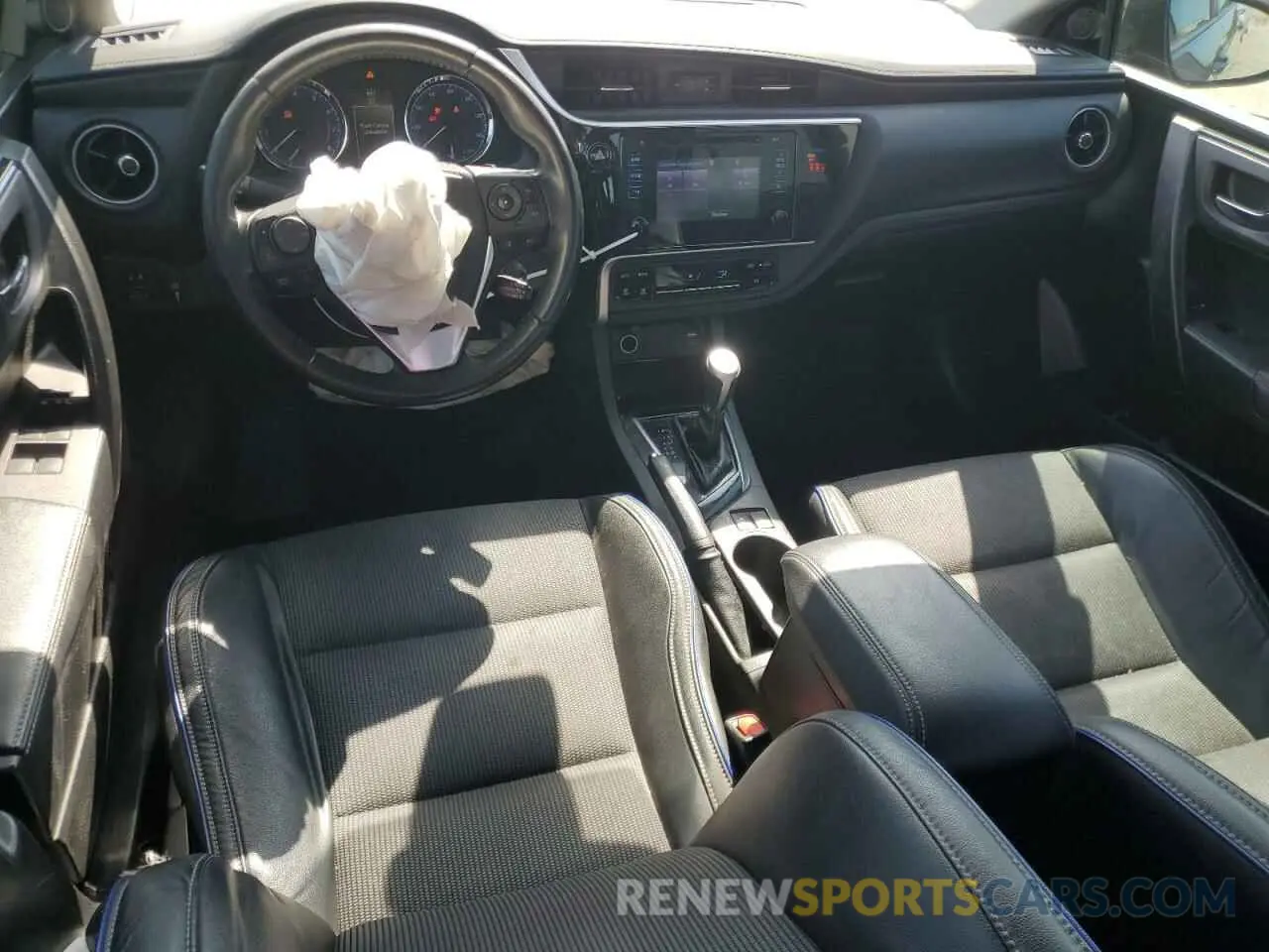 8 Photograph of a damaged car 5YFBURHE6KP897996 TOYOTA COROLLA 2019
