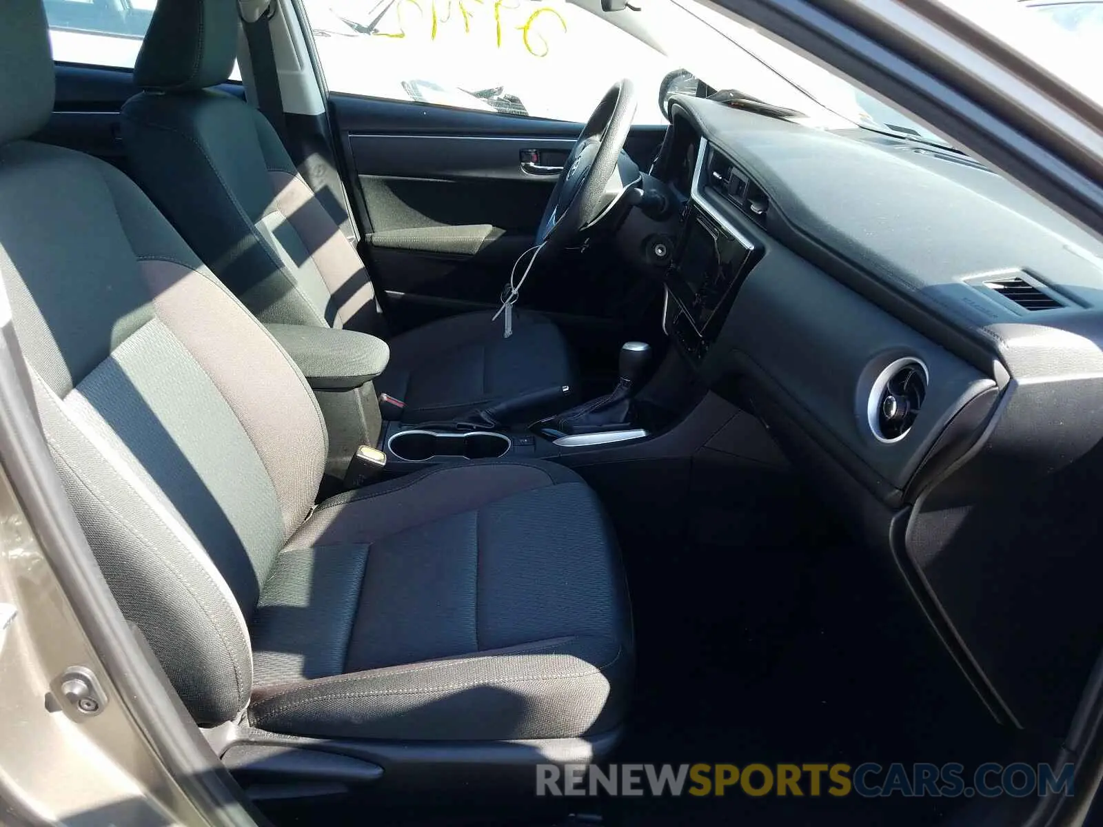 5 Photograph of a damaged car 5YFBURHE6KP910424 TOYOTA COROLLA 2019