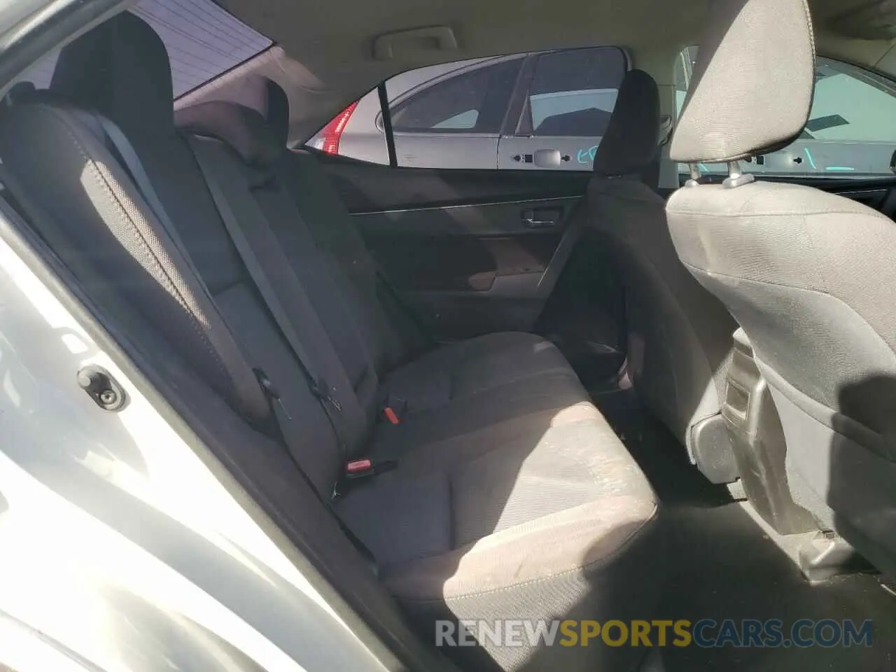 10 Photograph of a damaged car 5YFBURHE6KP922119 TOYOTA COROLLA 2019