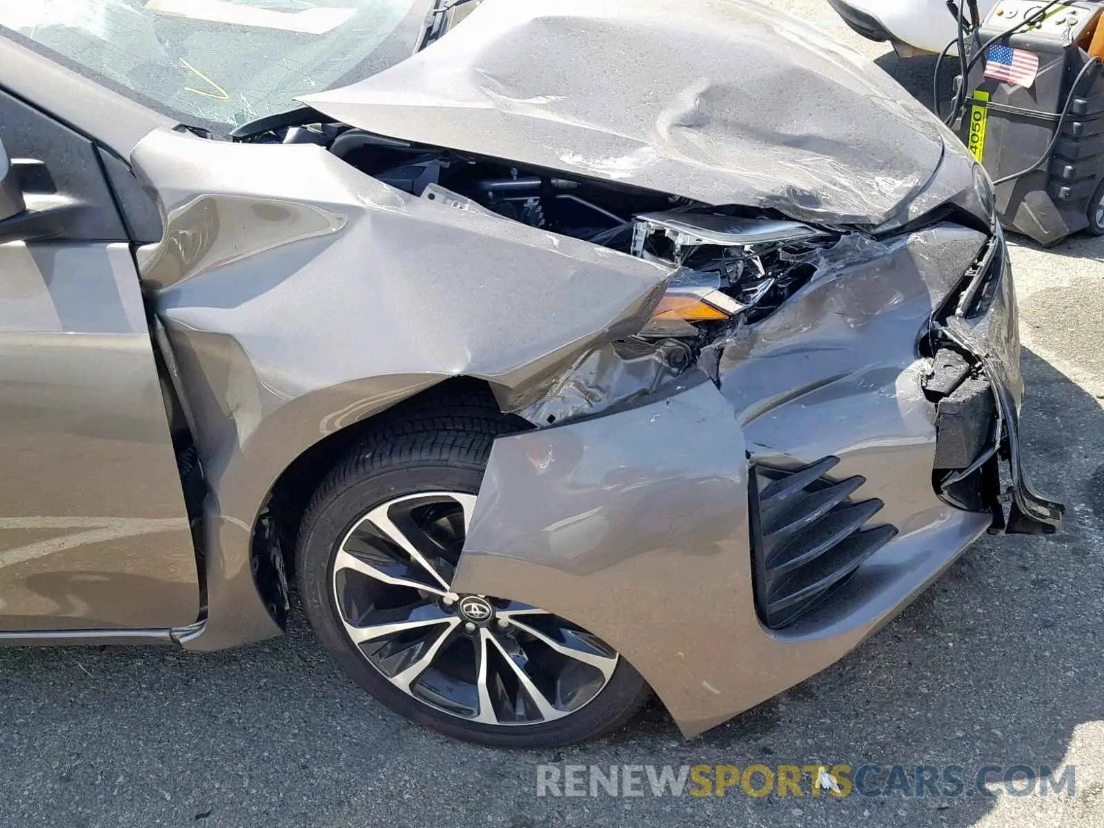 9 Photograph of a damaged car 5YFBURHE6KP926381 TOYOTA COROLLA 2019