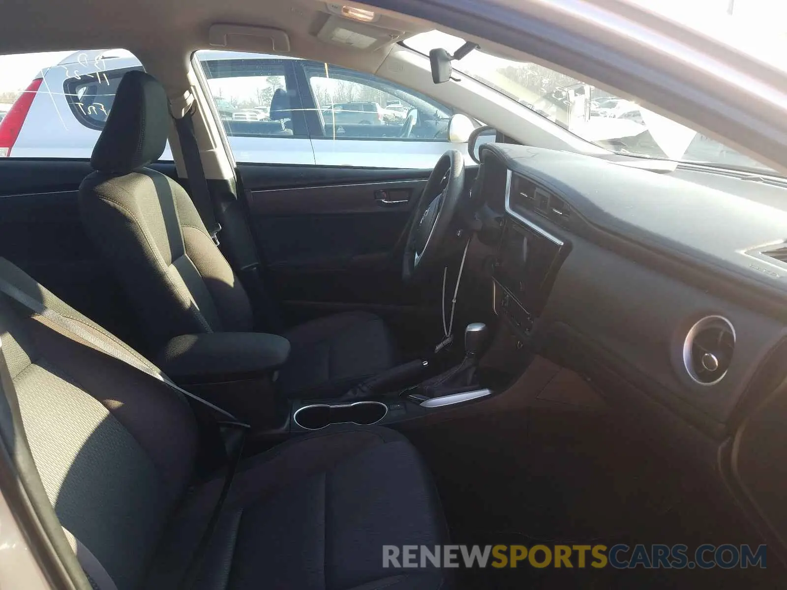 5 Photograph of a damaged car 5YFBURHE6KP939325 TOYOTA COROLLA 2019