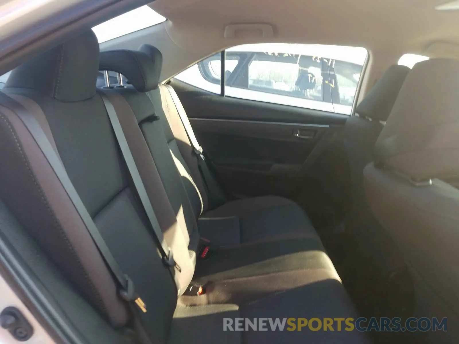 6 Photograph of a damaged car 5YFBURHE6KP939325 TOYOTA COROLLA 2019