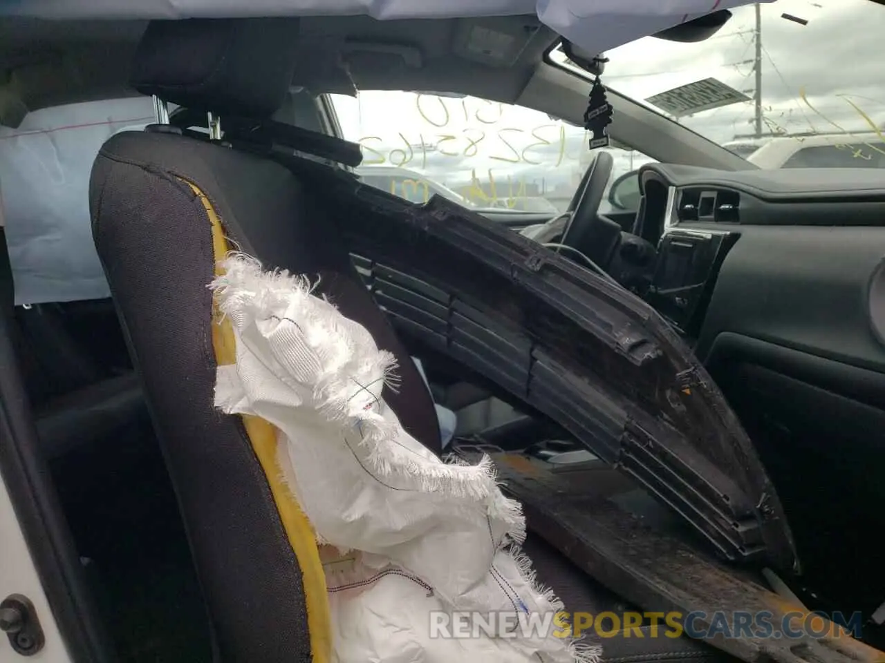 5 Photograph of a damaged car 5YFBURHE6KP940281 TOYOTA COROLLA 2019
