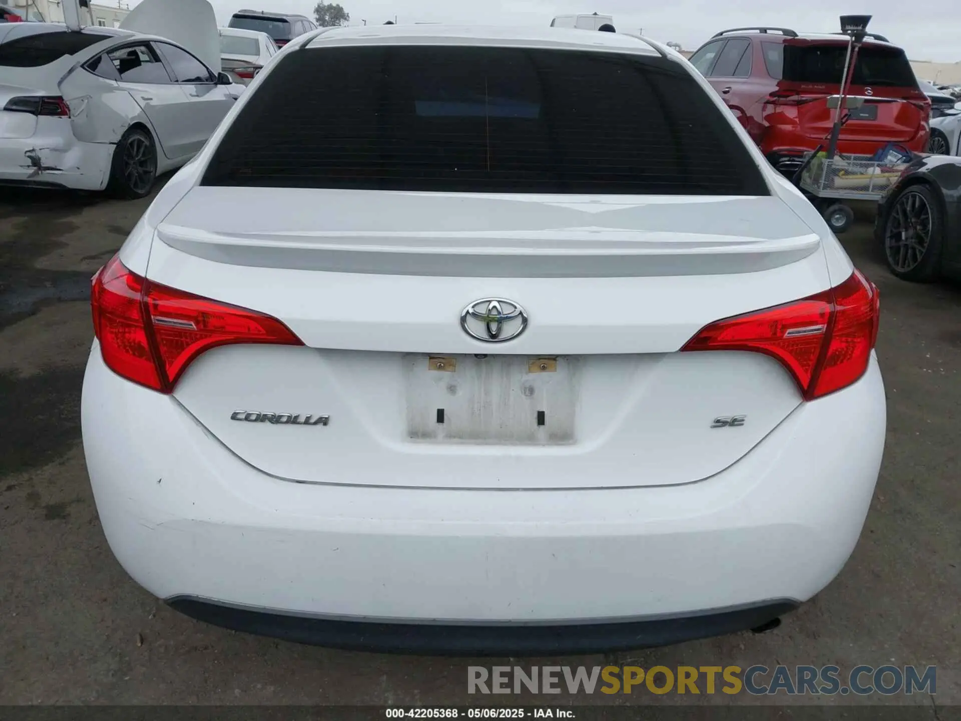 17 Photograph of a damaged car 5YFBURHE7KP862111 TOYOTA COROLLA 2019