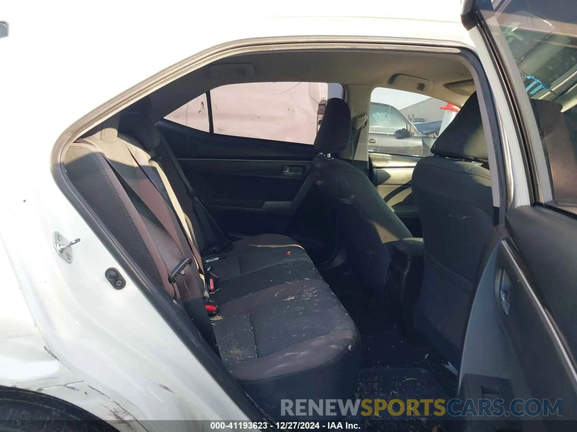 8 Photograph of a damaged car 5YFBURHE7KP864585 TOYOTA COROLLA 2019