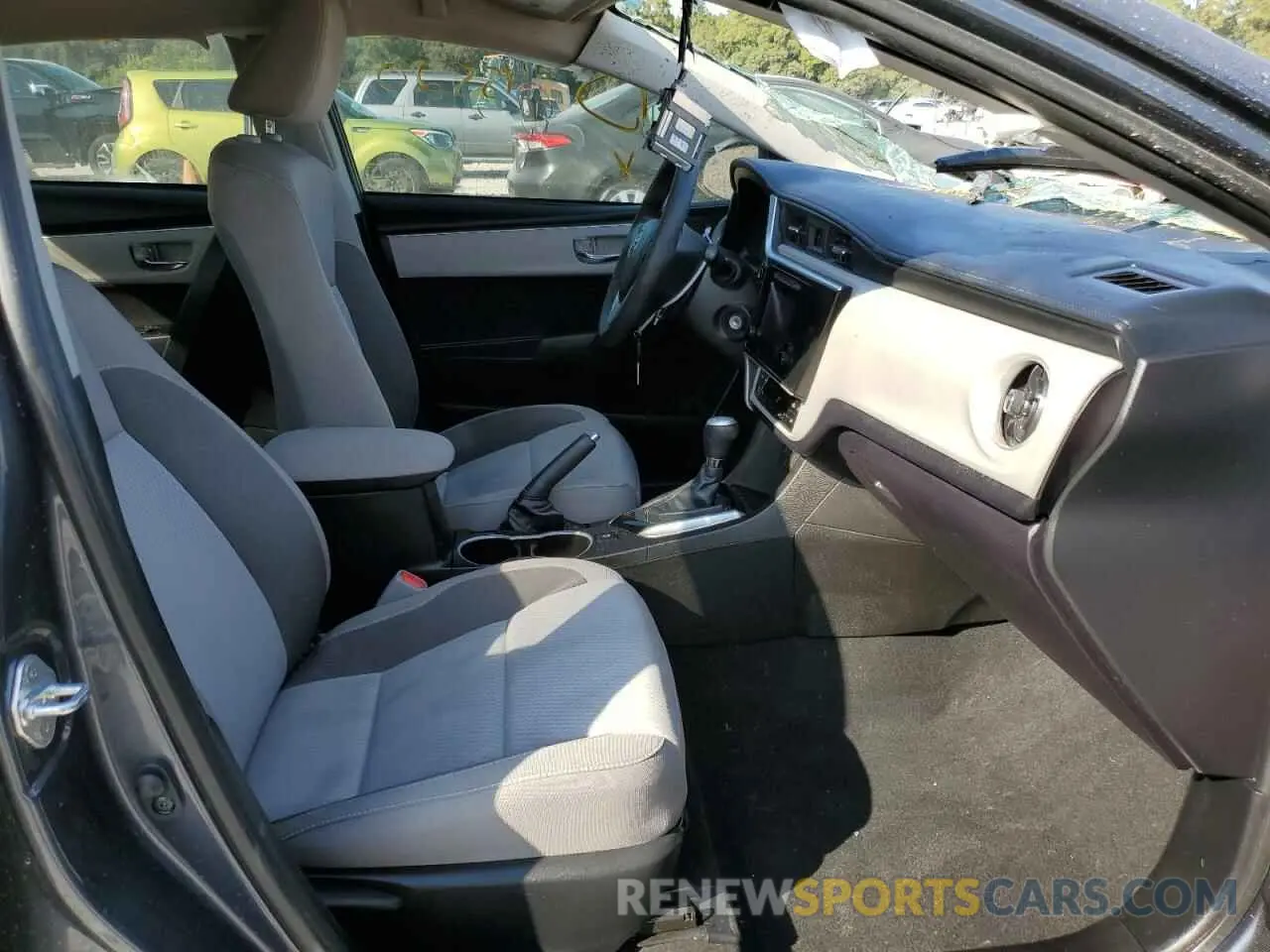 5 Photograph of a damaged car 5YFBURHE7KP875263 TOYOTA COROLLA 2019