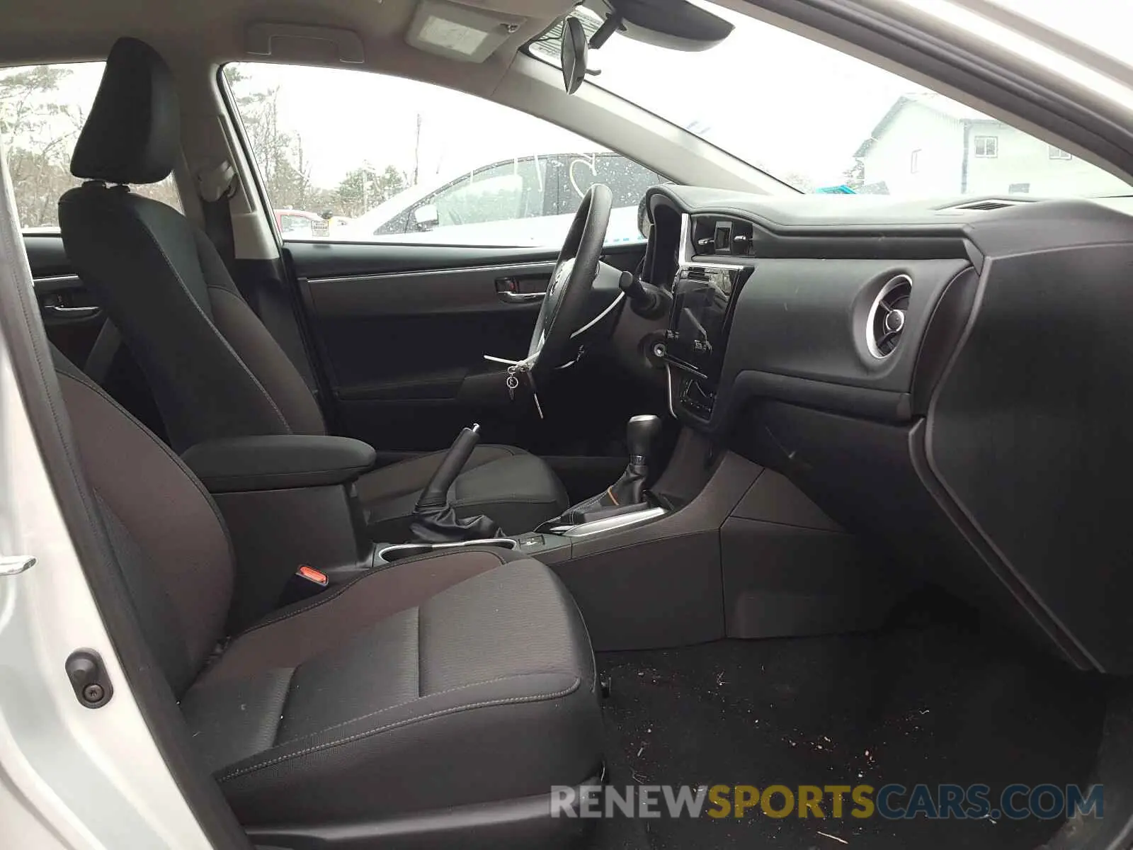5 Photograph of a damaged car 5YFBURHE7KP882410 TOYOTA COROLLA 2019