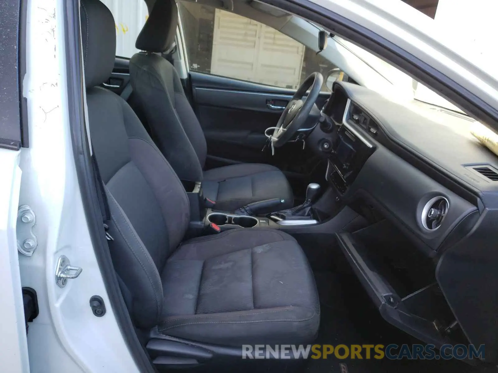 5 Photograph of a damaged car 5YFBURHE7KP904289 TOYOTA COROLLA 2019