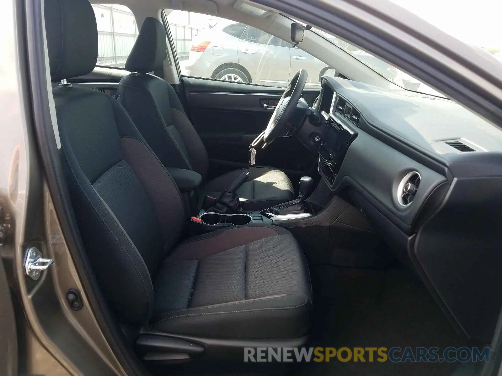 5 Photograph of a damaged car 5YFBURHE7KP936224 TOYOTA COROLLA 2019