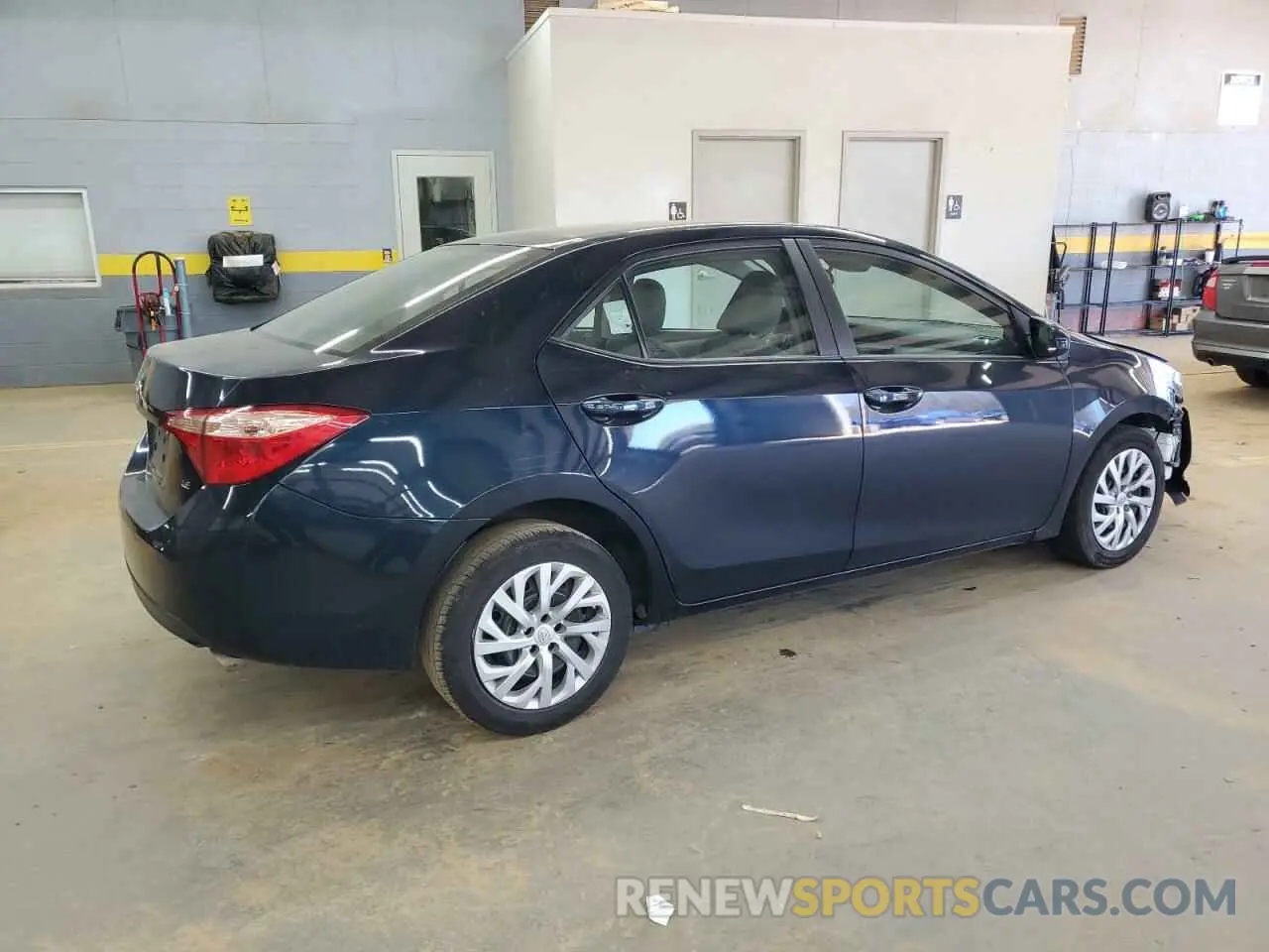 3 Фотография поврежденного автомобиля 5YFBURHE7KP939477 TOYOTA COROLLA 2019