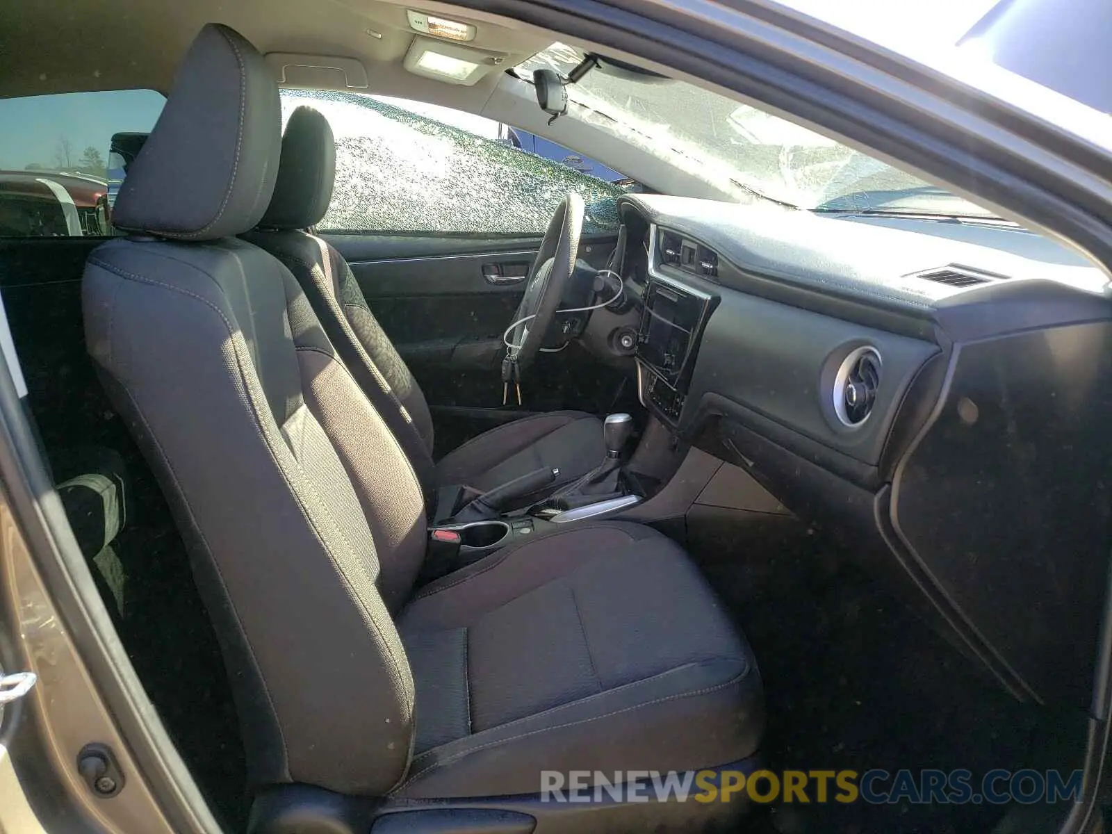 5 Photograph of a damaged car 5YFBURHE7KP941892 TOYOTA COROLLA 2019
