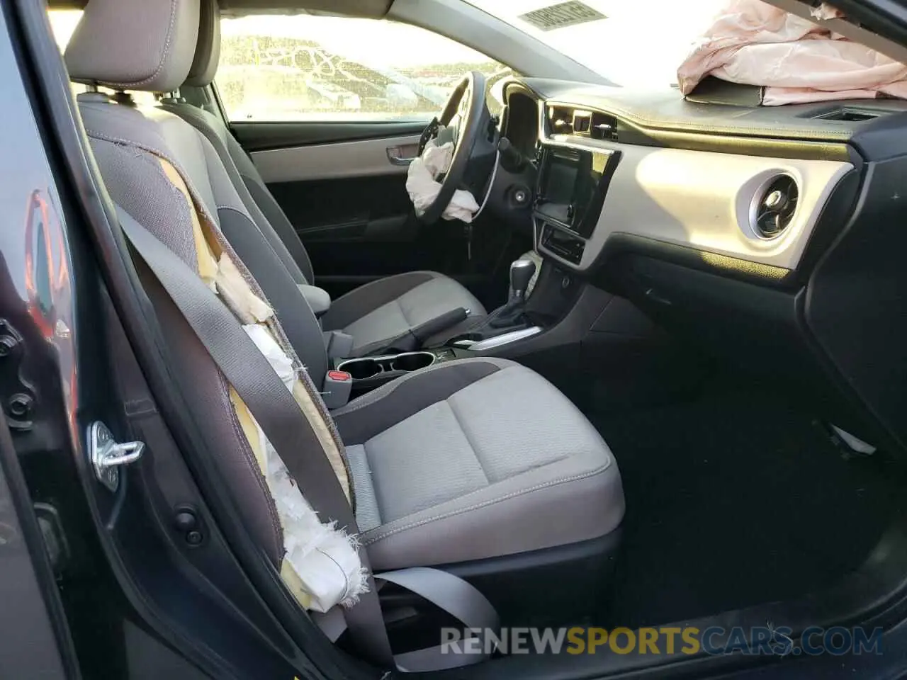 5 Photograph of a damaged car 5YFBURHE7KP949992 TOYOTA COROLLA 2019