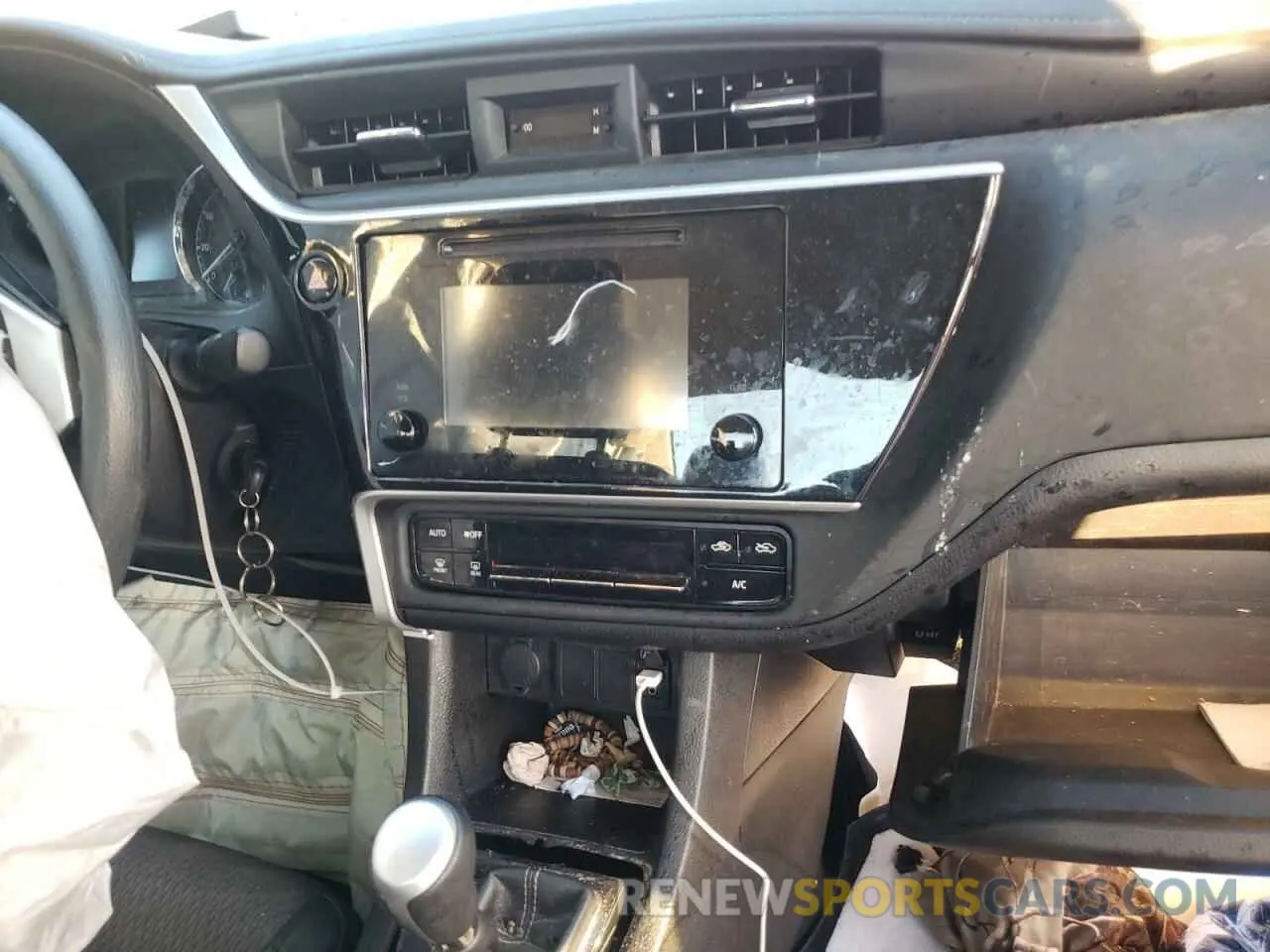 9 Photograph of a damaged car 5YFBURHE8KP858861 TOYOTA COROLLA 2019