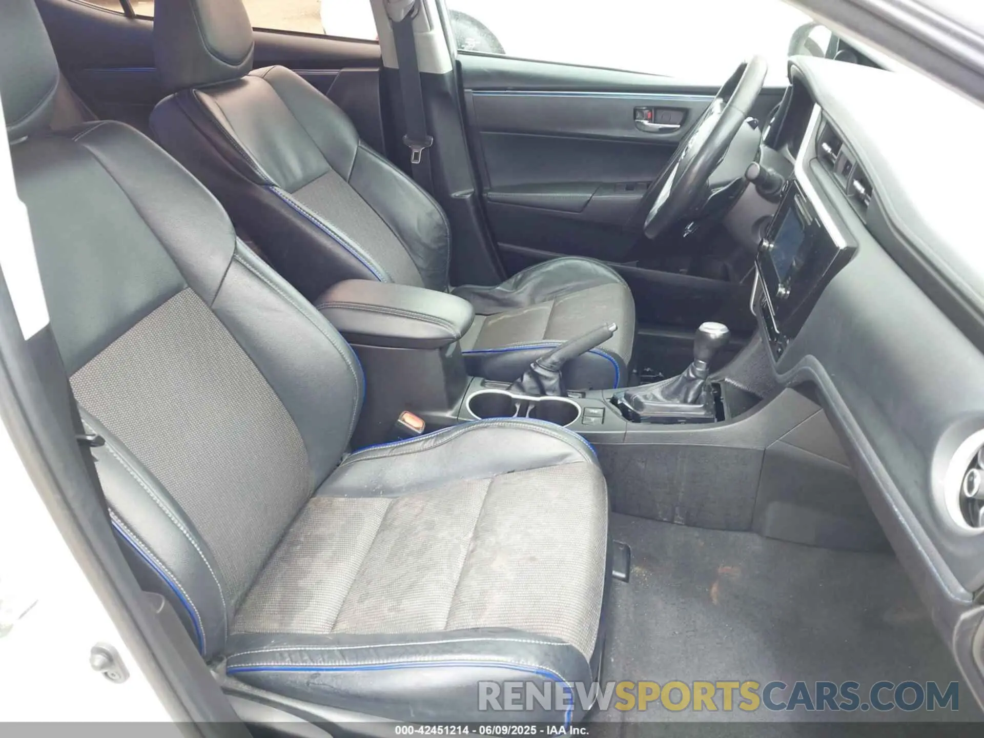 5 Photograph of a damaged car 5YFBURHE8KP863767 TOYOTA COROLLA 2019