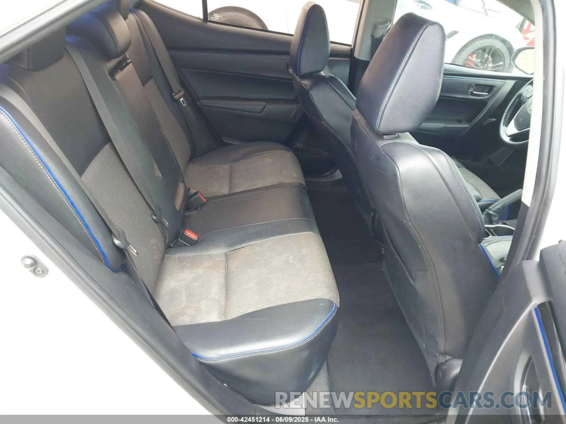 8 Photograph of a damaged car 5YFBURHE8KP863767 TOYOTA COROLLA 2019