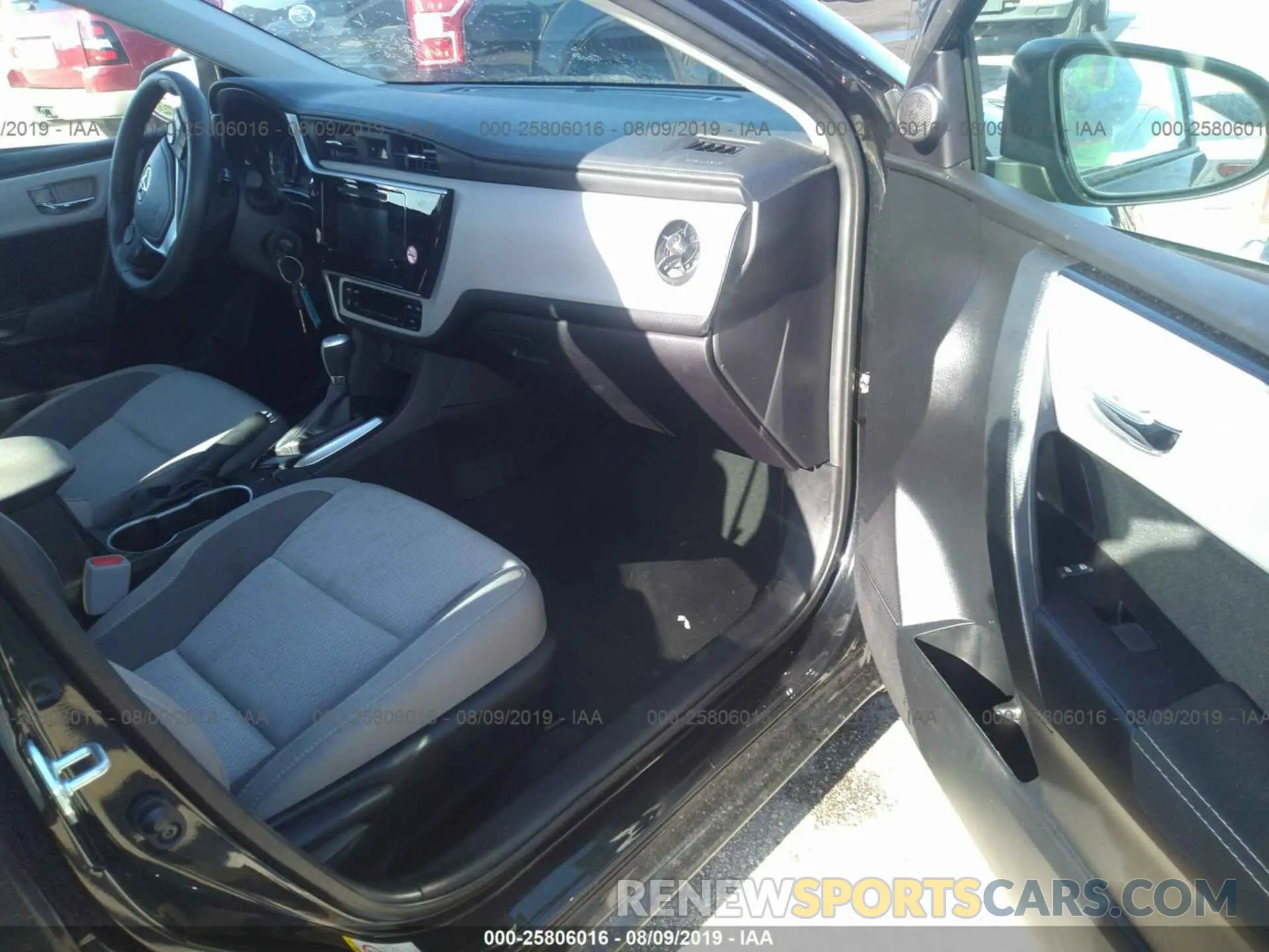 5 Photograph of a damaged car 5YFBURHE8KP872288 TOYOTA COROLLA 2019