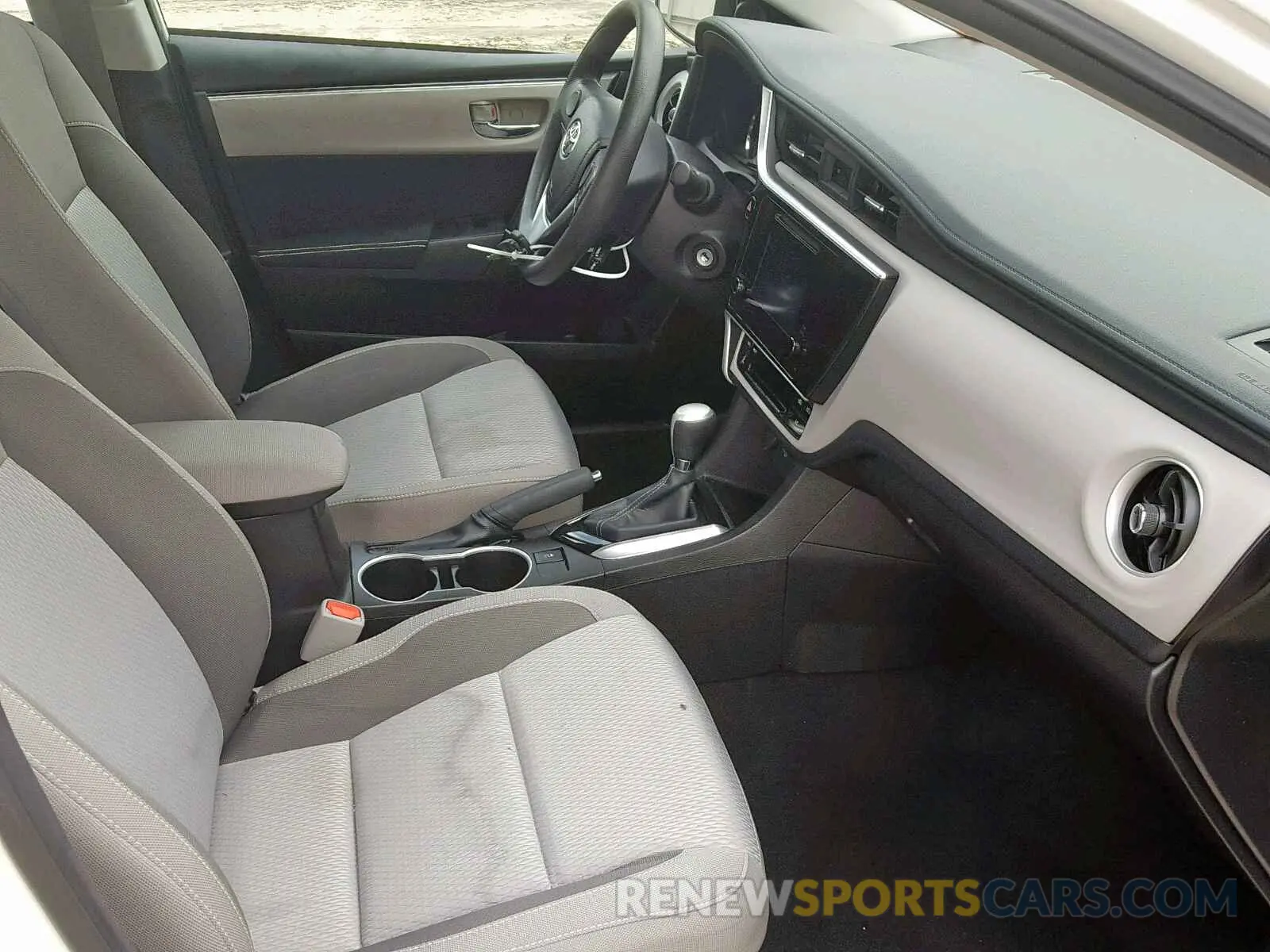 5 Photograph of a damaged car 5YFBURHE8KP877605 TOYOTA COROLLA 2019