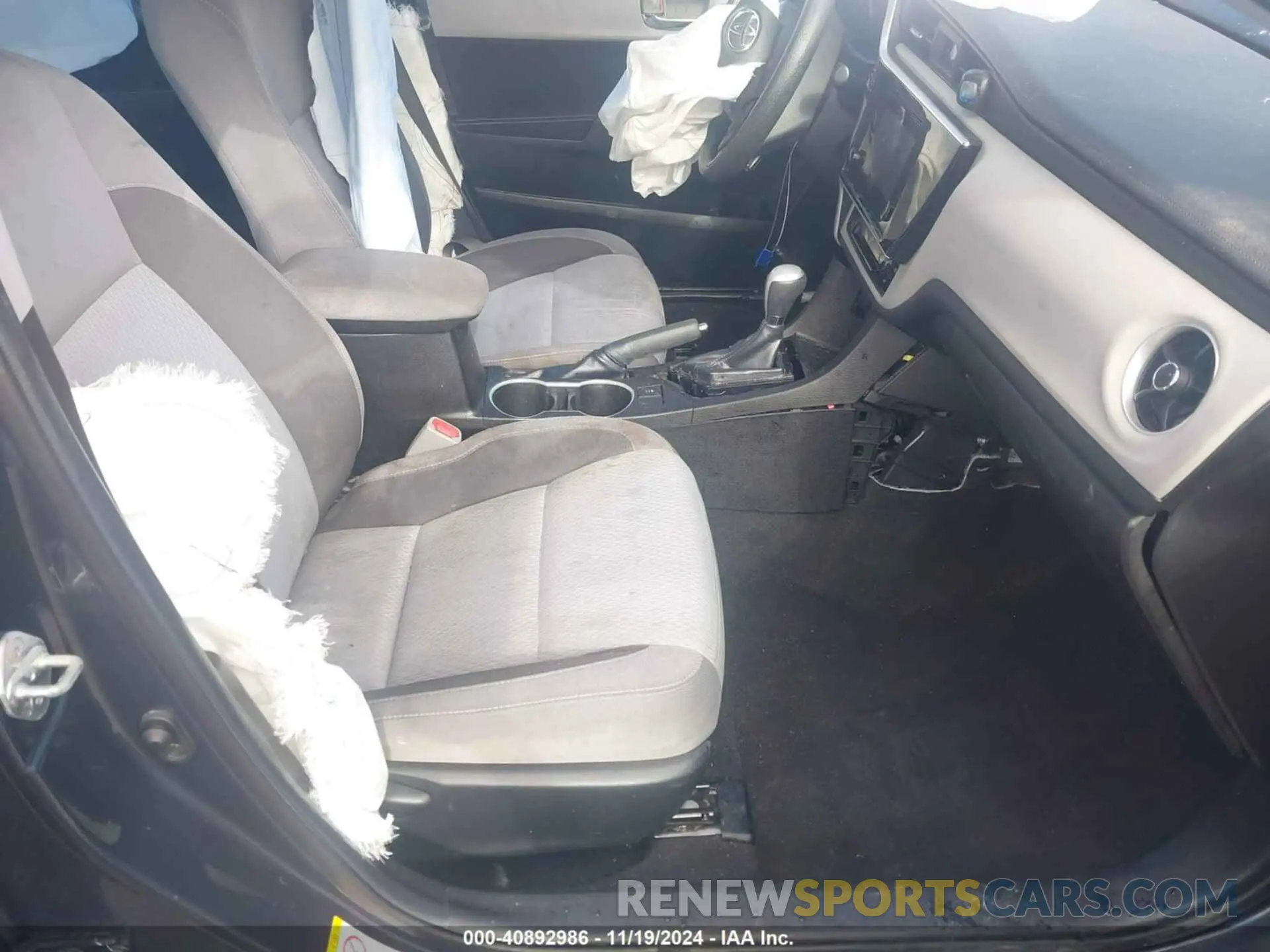 5 Photograph of a damaged car 5YFBURHE8KP877975 TOYOTA COROLLA 2019