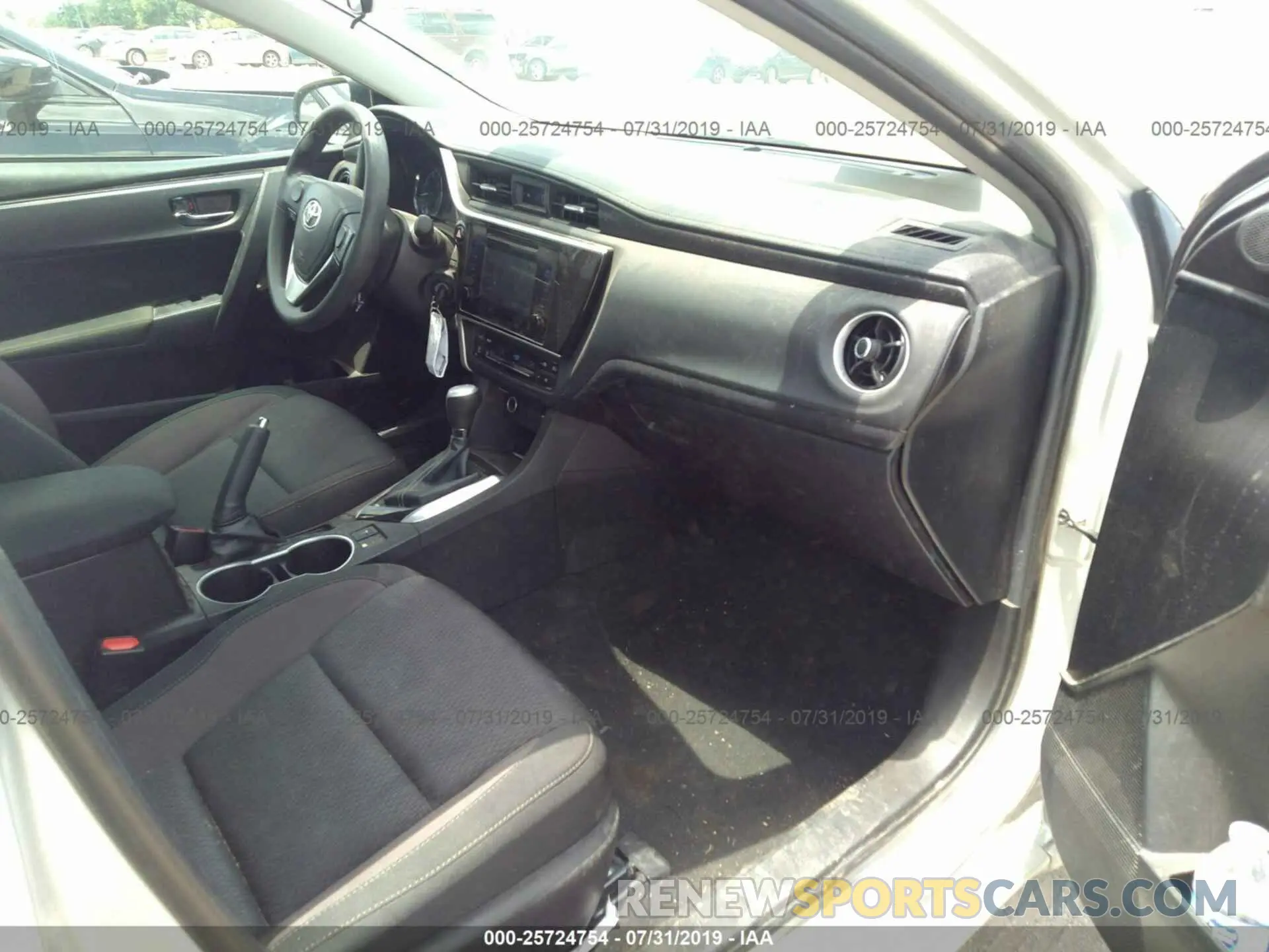 5 Photograph of a damaged car 5YFBURHE8KP878110 TOYOTA COROLLA 2019